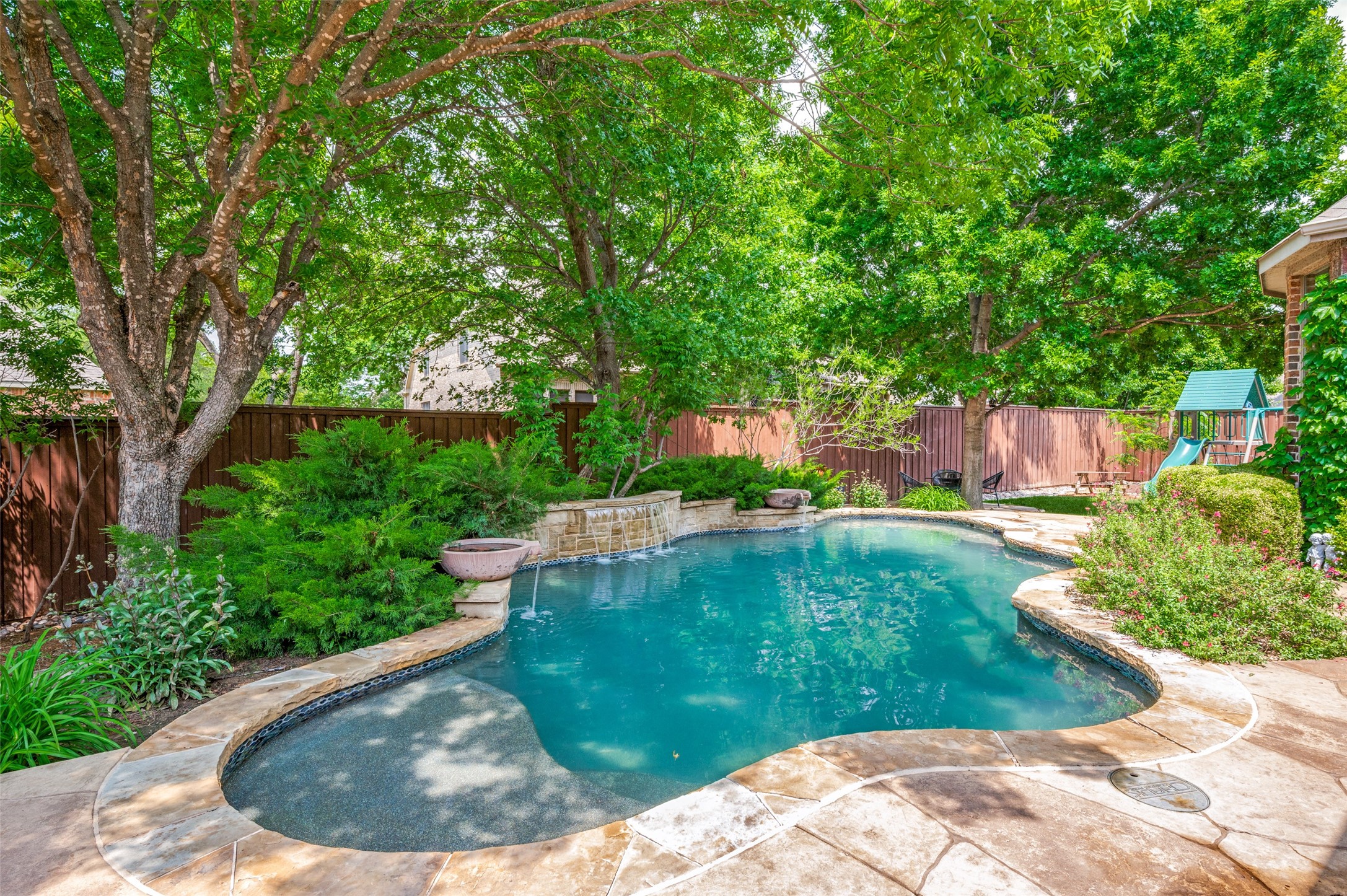 881 WILLOWMIST Drive