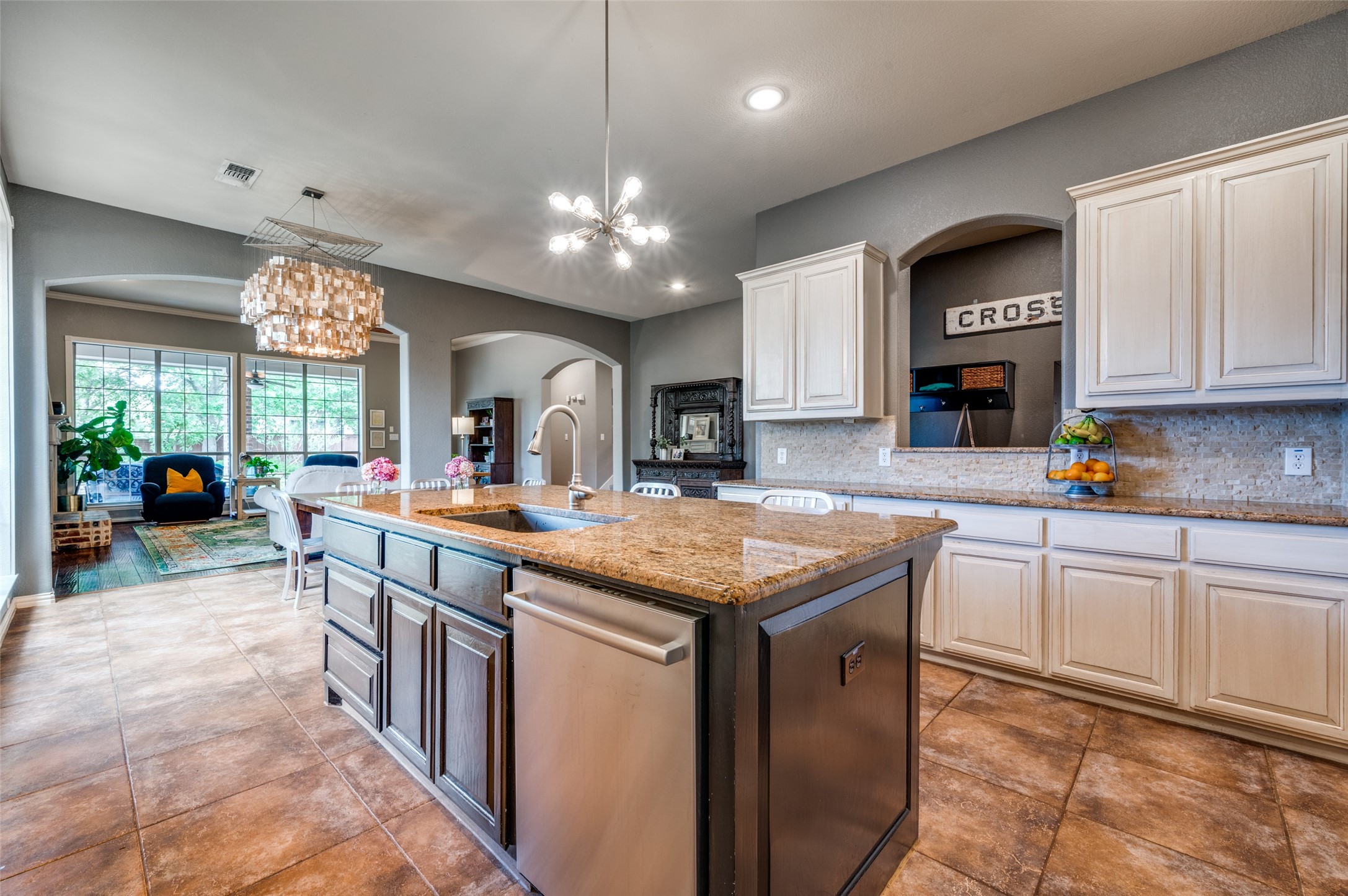 881 WILLOWMIST Drive