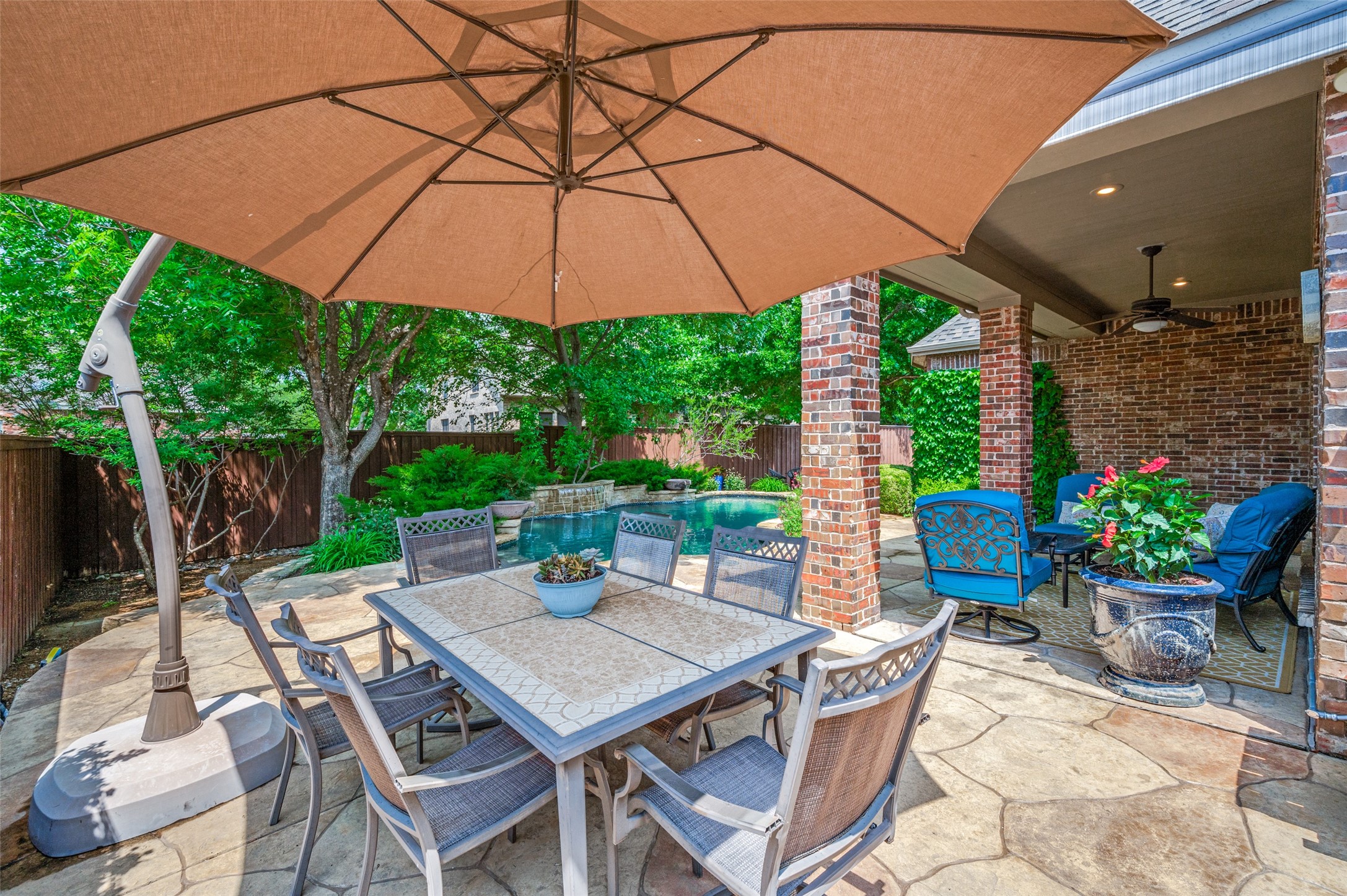 881 WILLOWMIST Drive