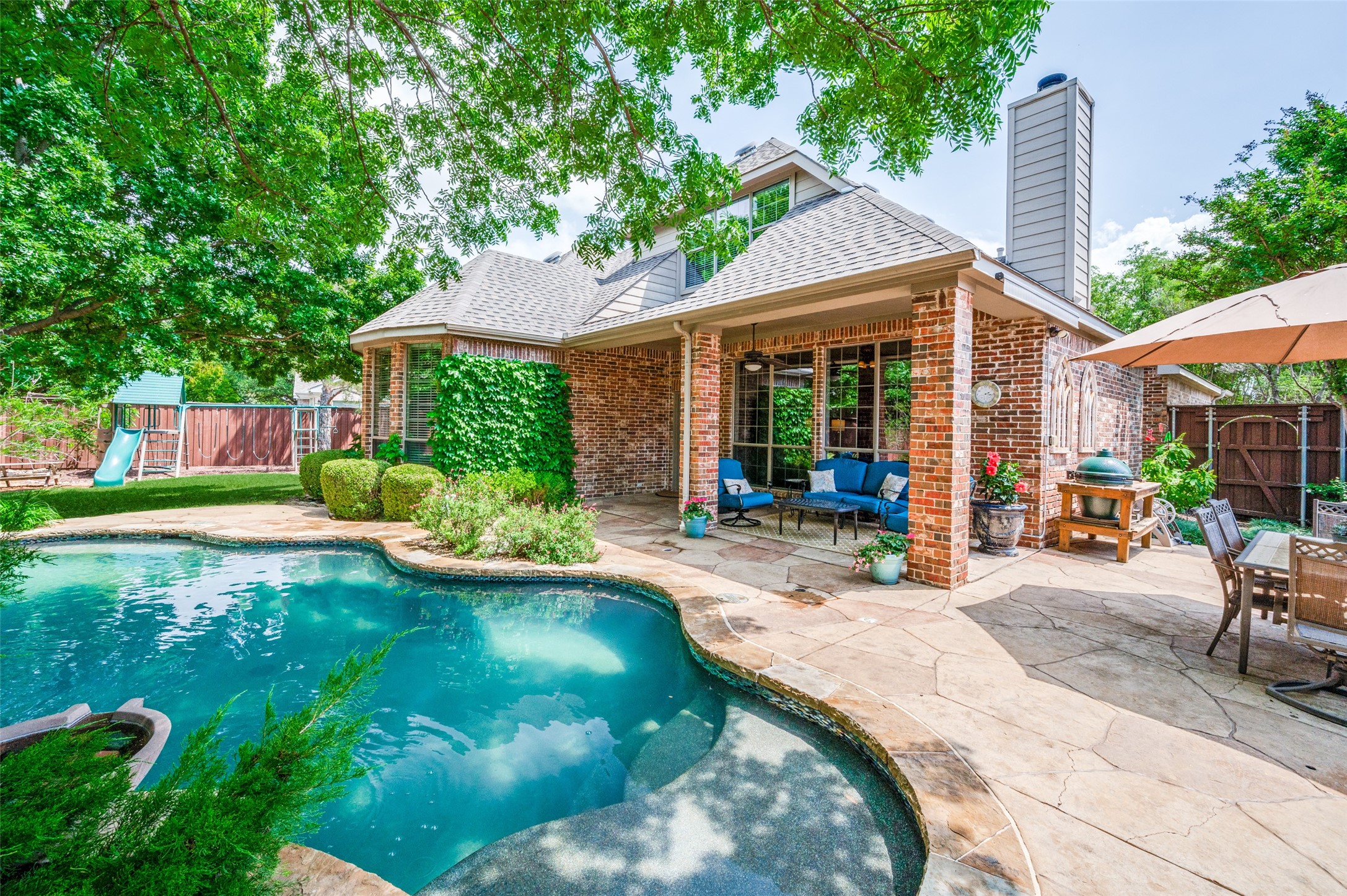 881 WILLOWMIST Drive