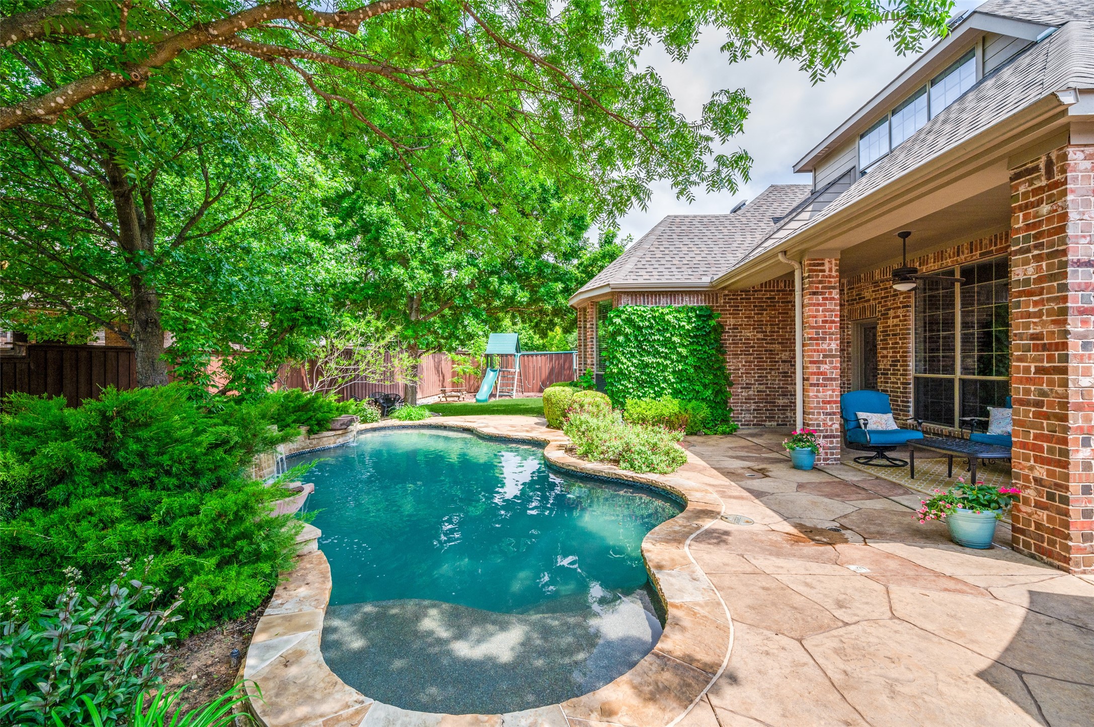 881 WILLOWMIST Drive