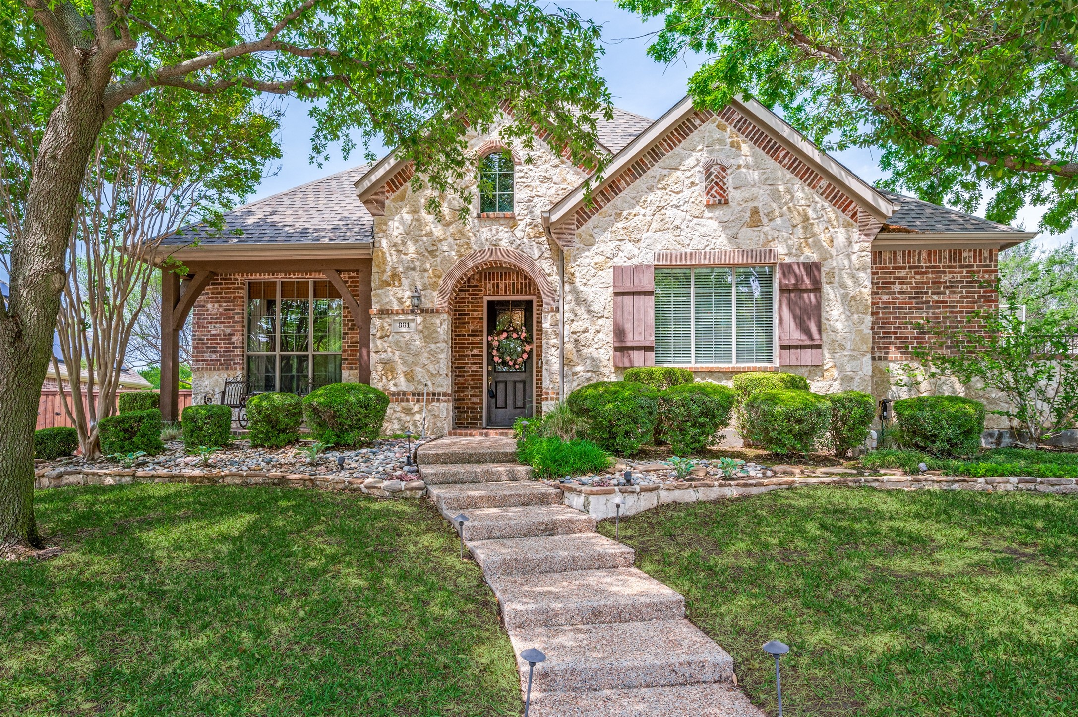 881 WILLOWMIST Drive