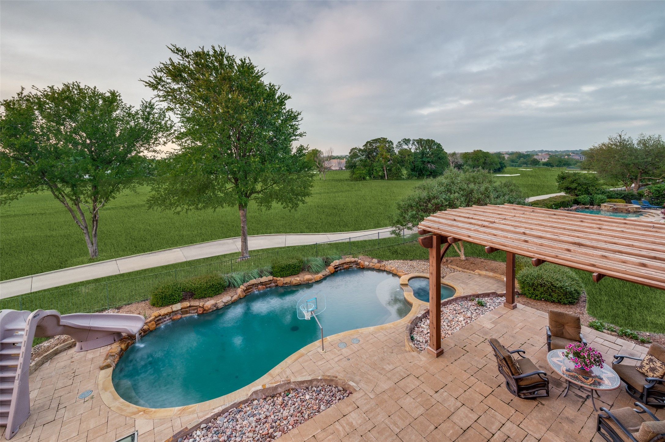 2901 CREEKWOOD Lane