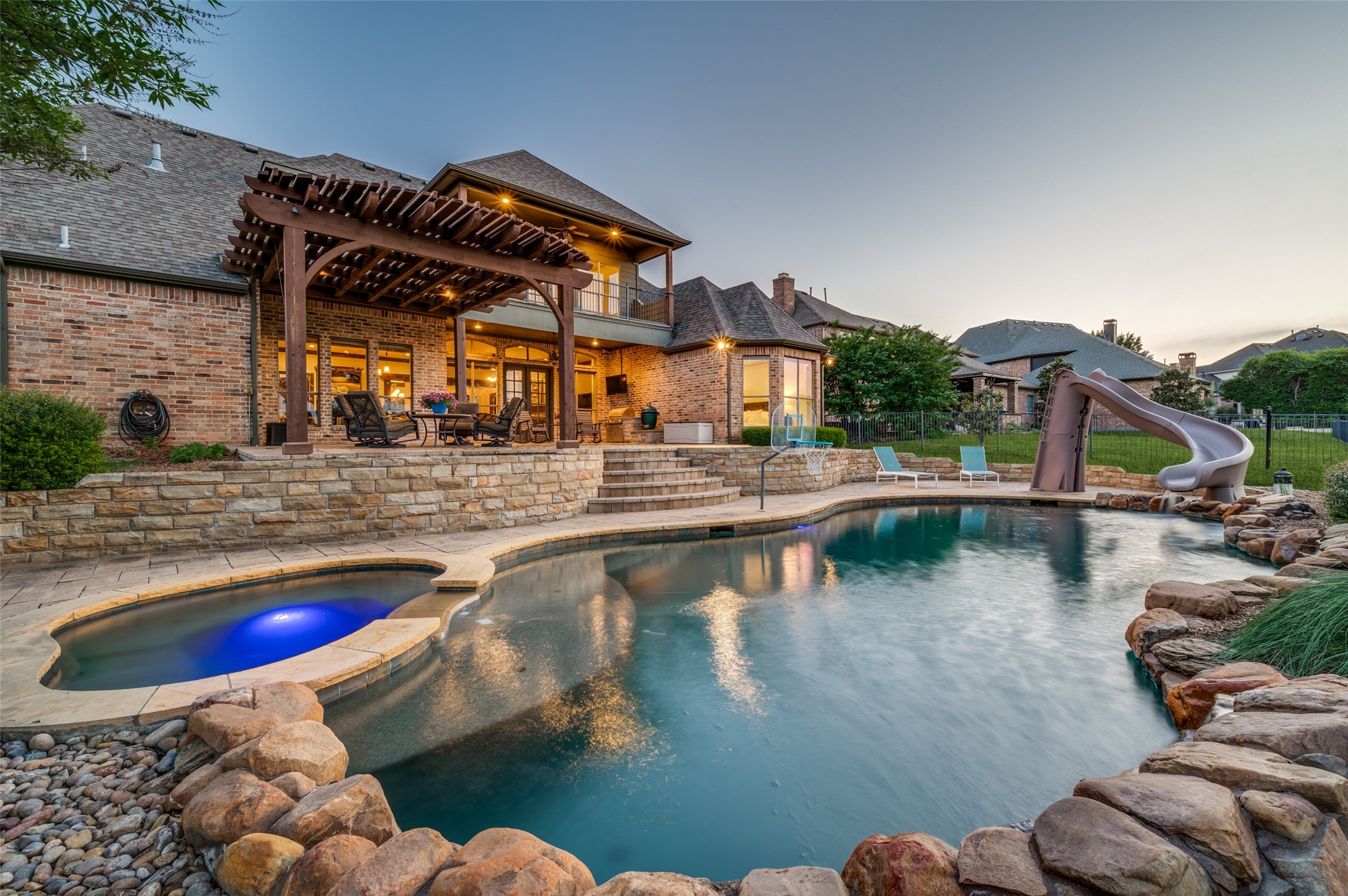 2901 CREEKWOOD Lane