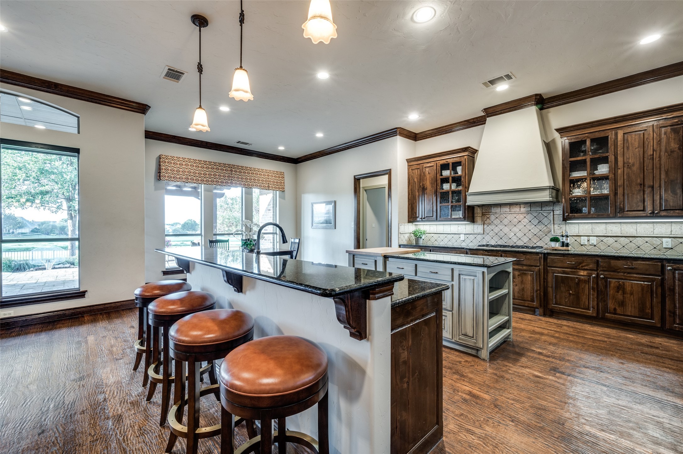 2901 CREEKWOOD Lane