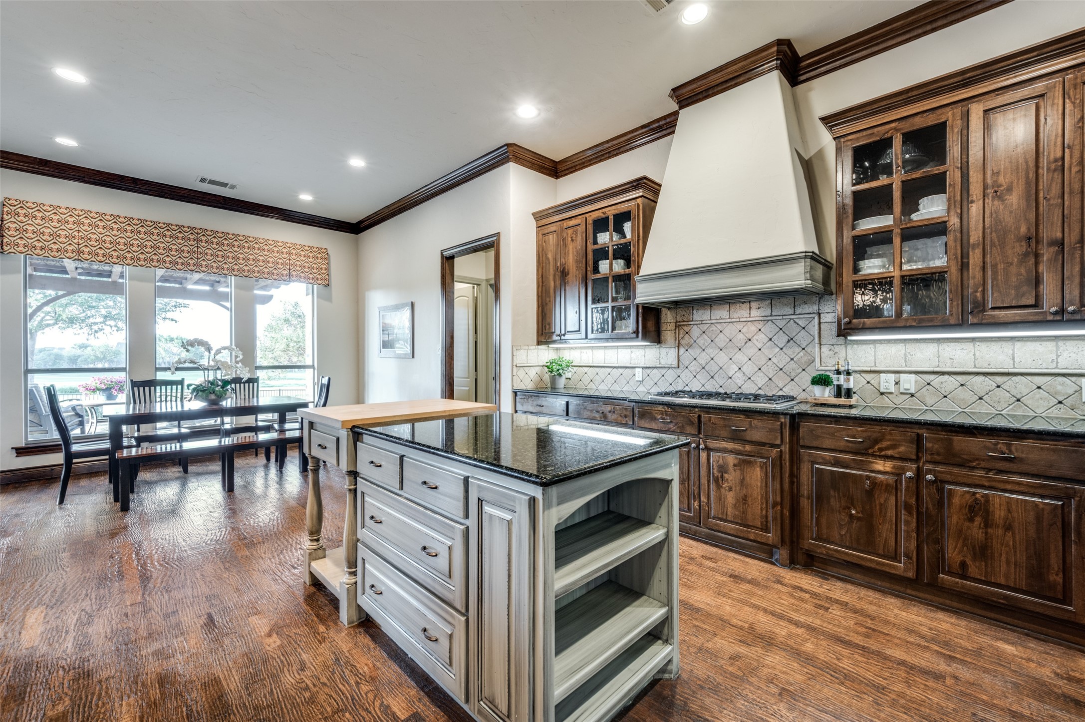 2901 CREEKWOOD Lane