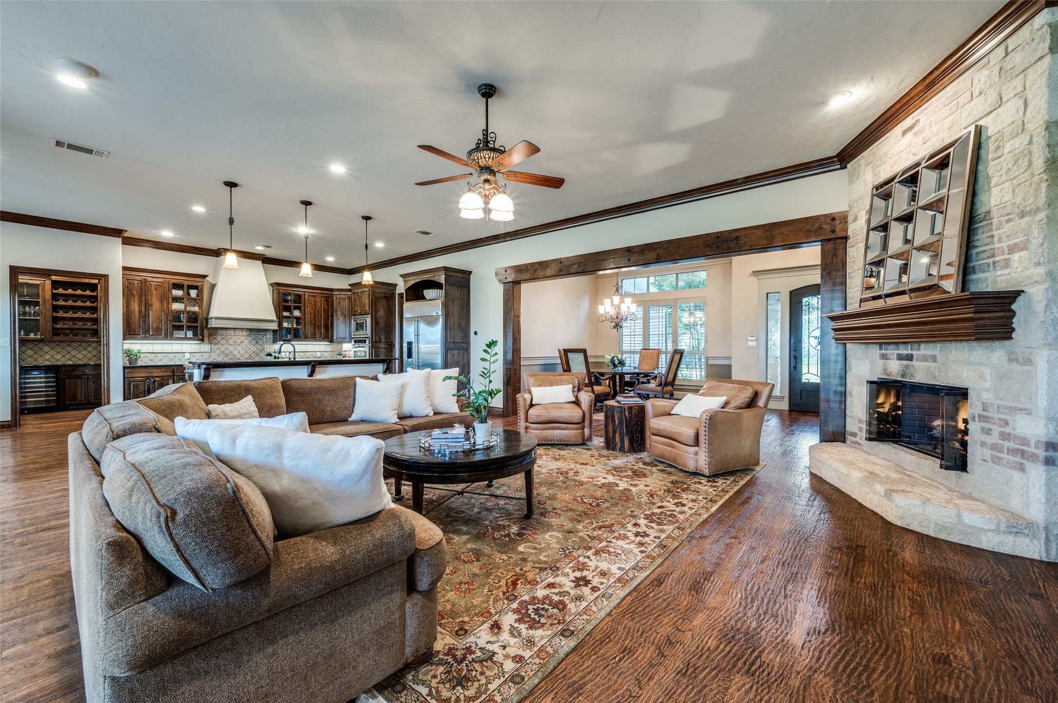 2901 CREEKWOOD Lane