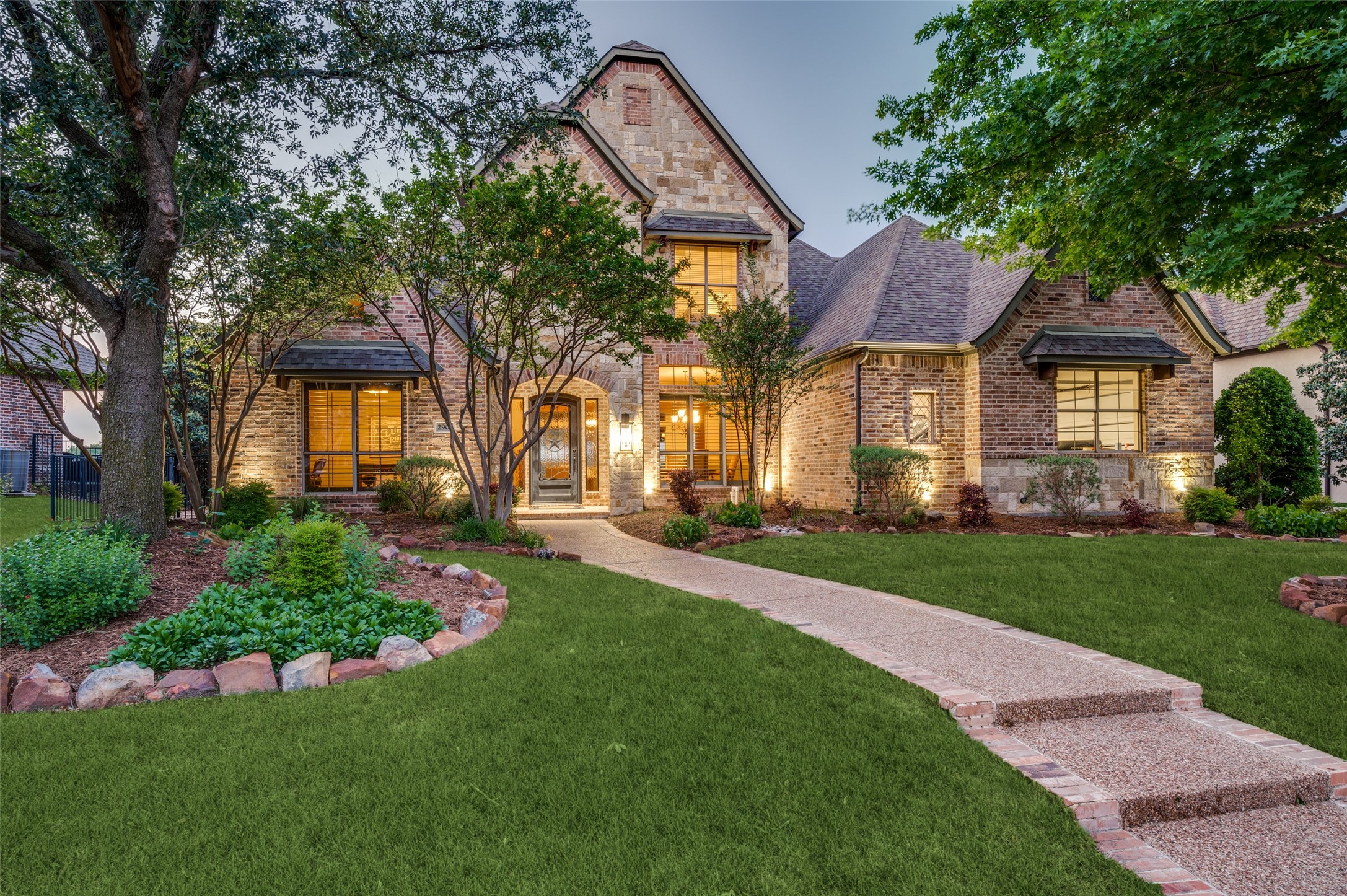 2901 CREEKWOOD Lane