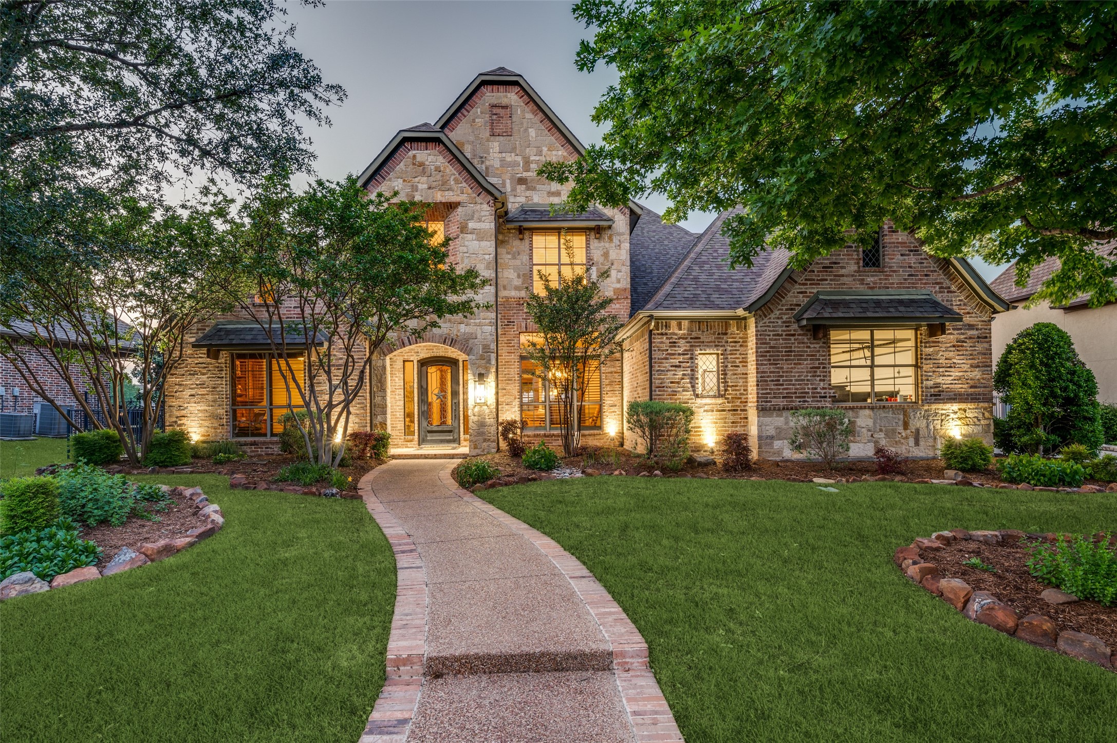 2901 CREEKWOOD Lane