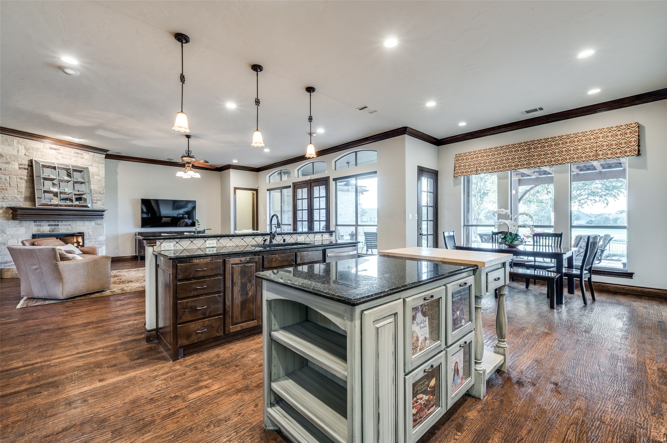 2901 CREEKWOOD Lane