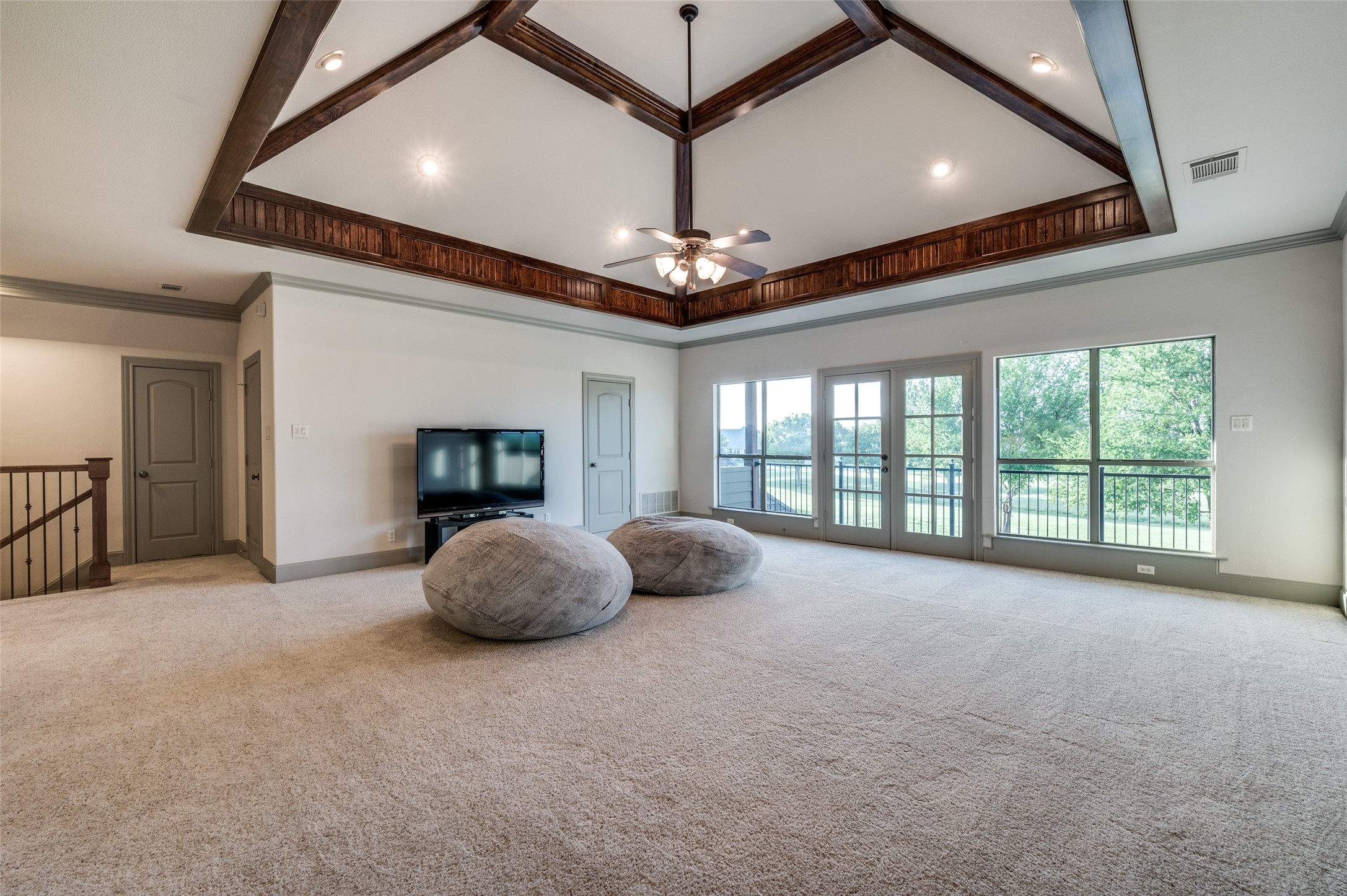 2901 CREEKWOOD Lane