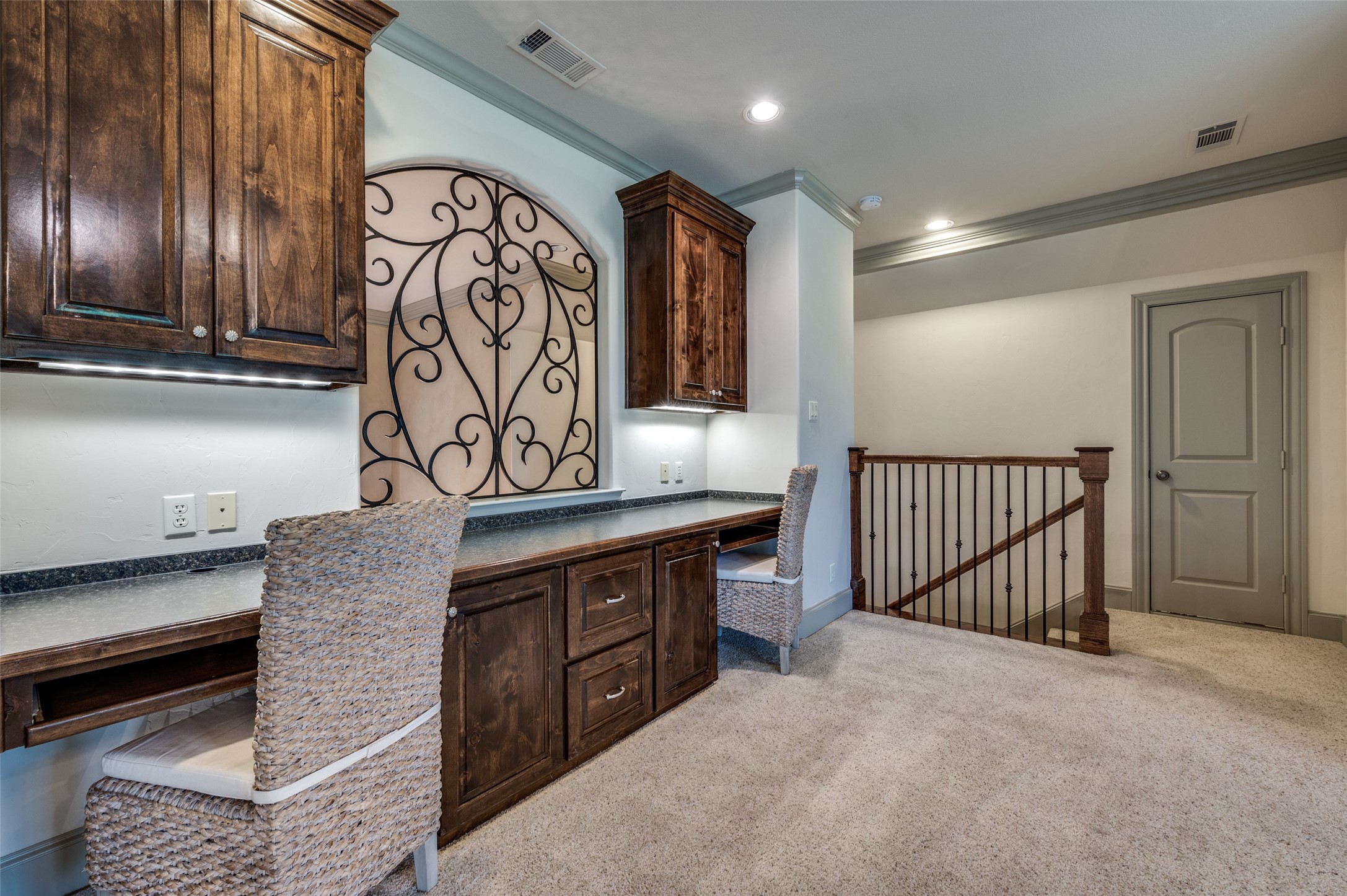 2901 CREEKWOOD Lane