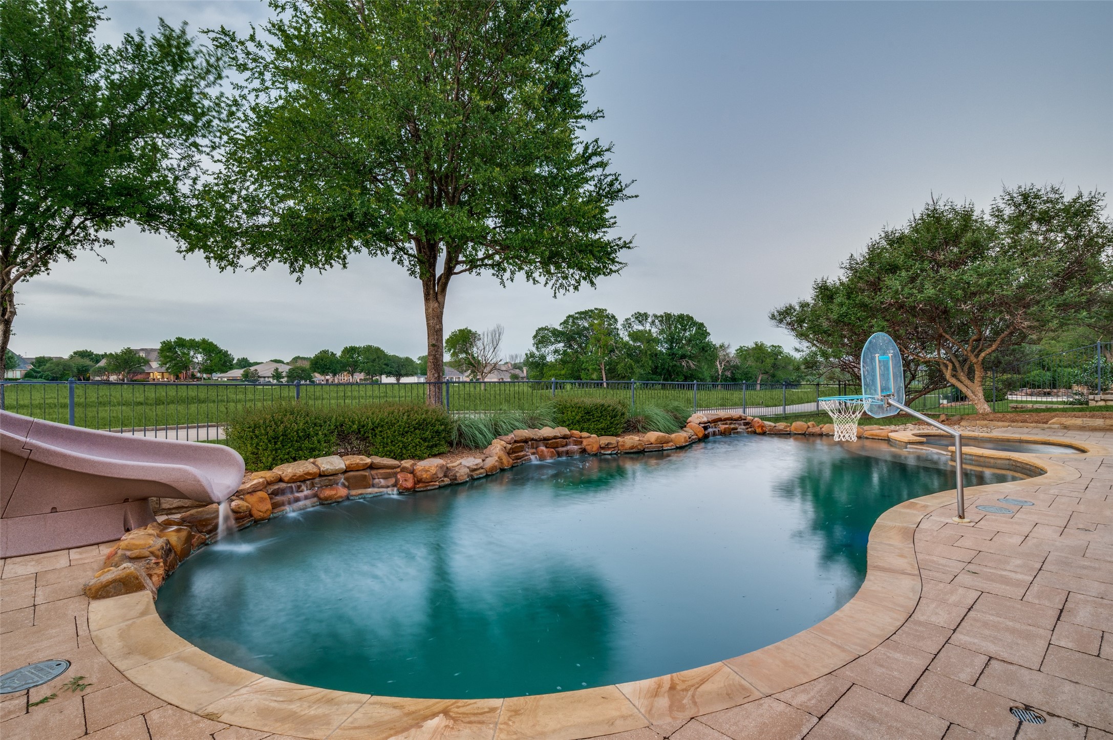 2901 CREEKWOOD Lane