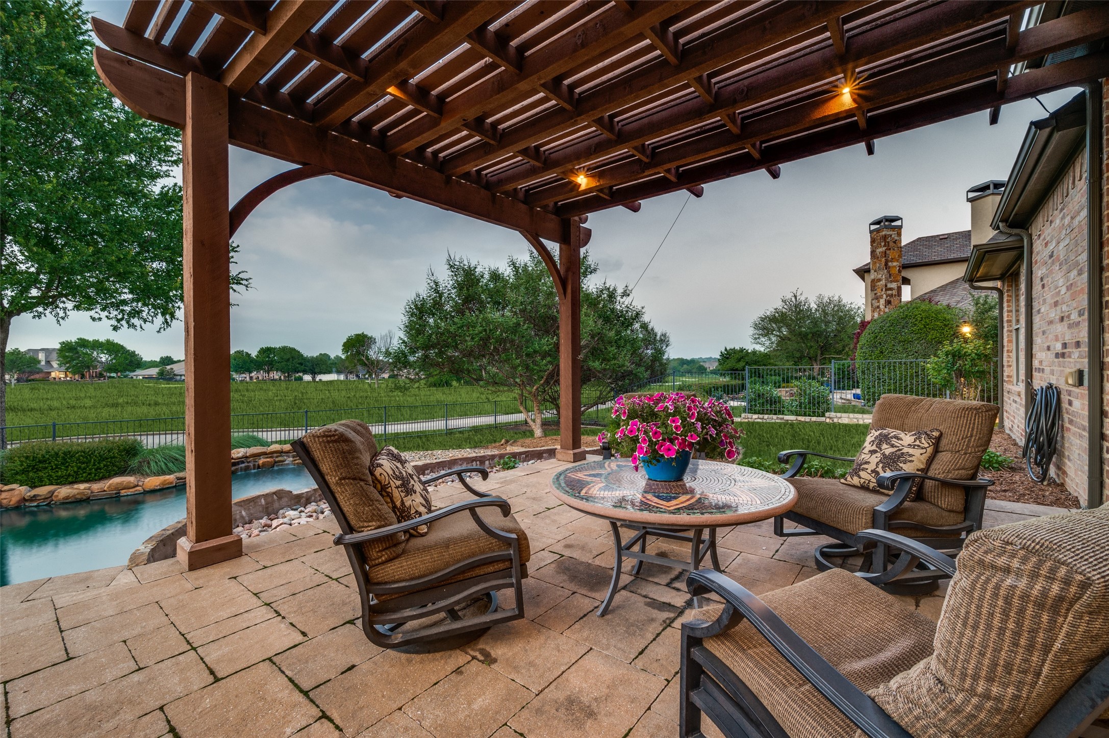2901 CREEKWOOD Lane