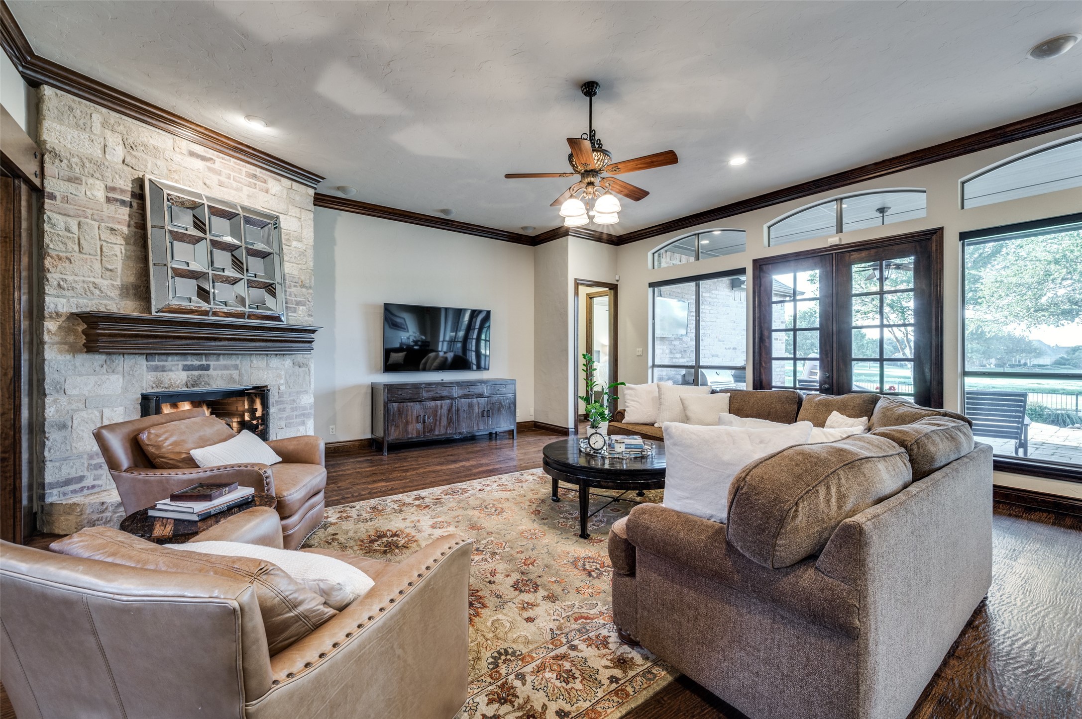 2901 CREEKWOOD Lane