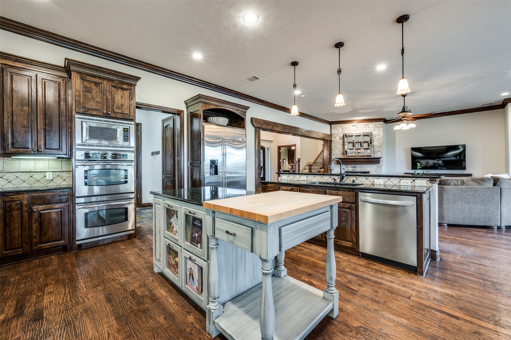 2901 CREEKWOOD Lane