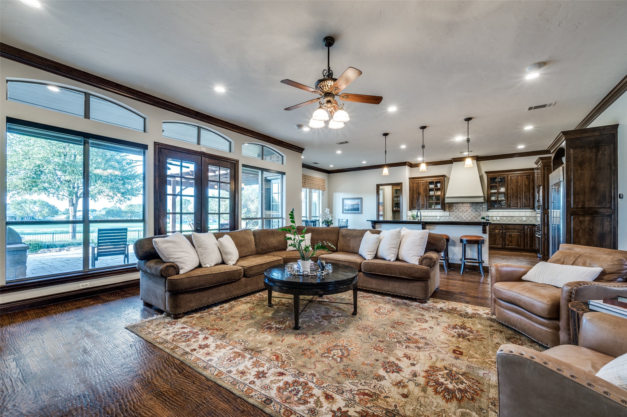 2901 CREEKWOOD Lane