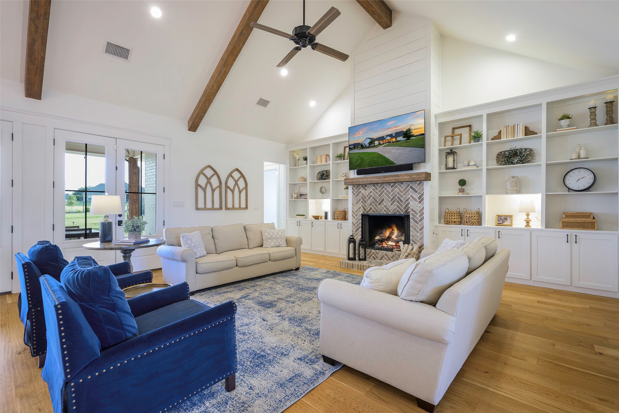 36 Mirror Lakes Court