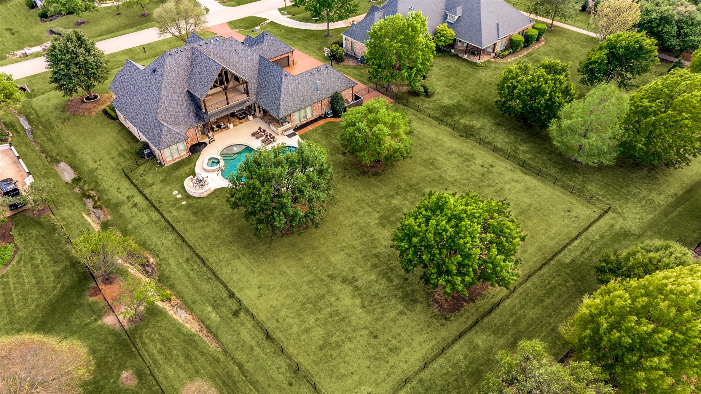 2901 LAKEVIEW Drive
