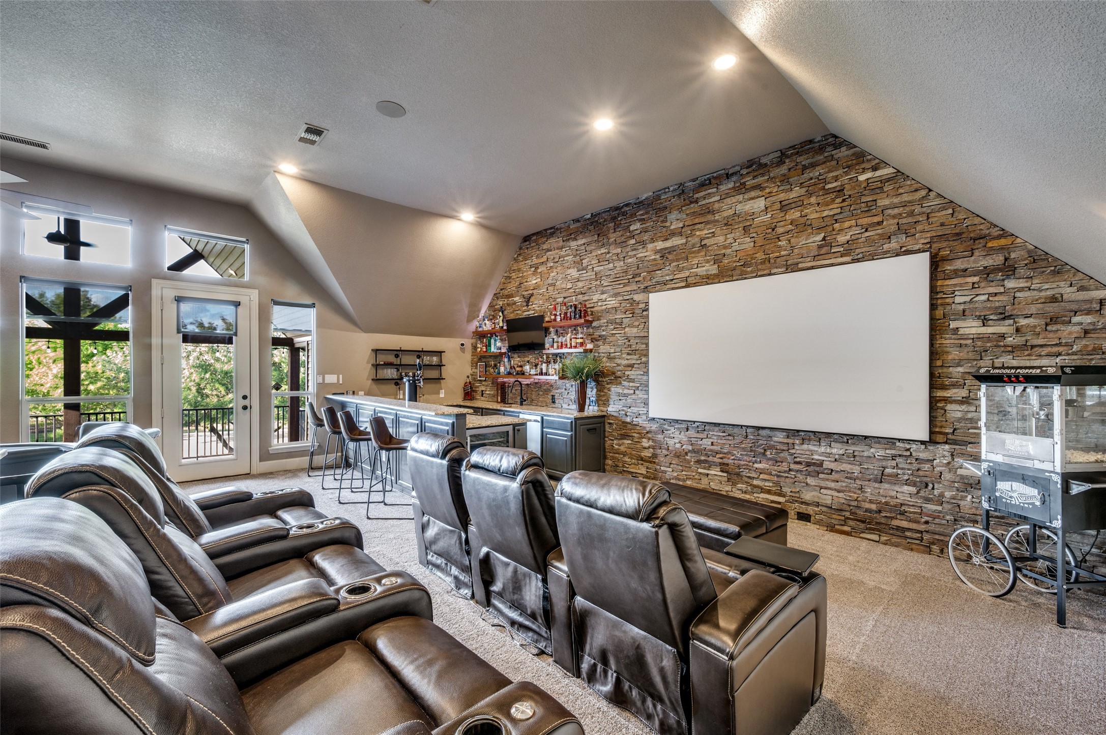 2901 LAKEVIEW Drive