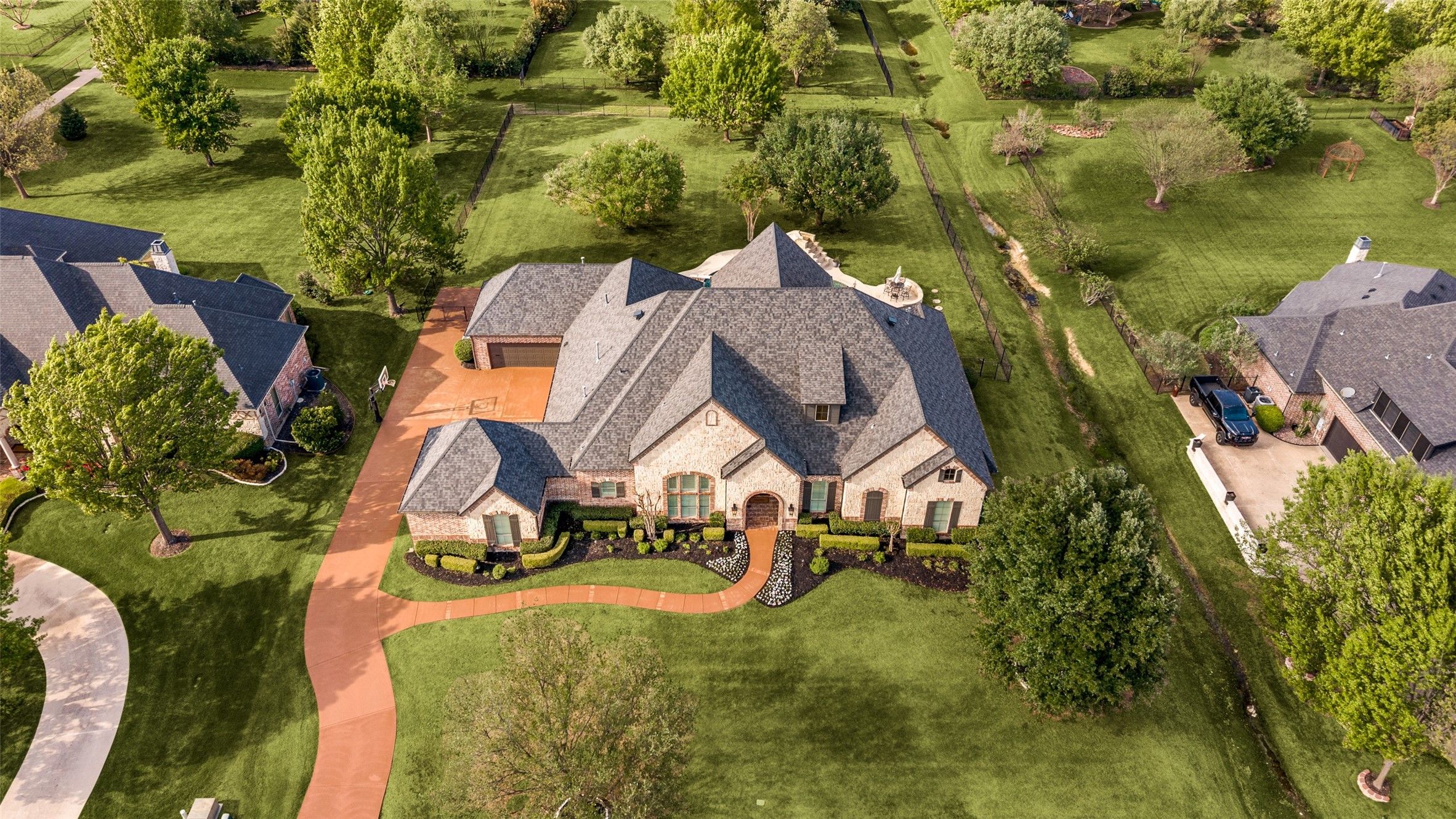 2901 LAKEVIEW Drive