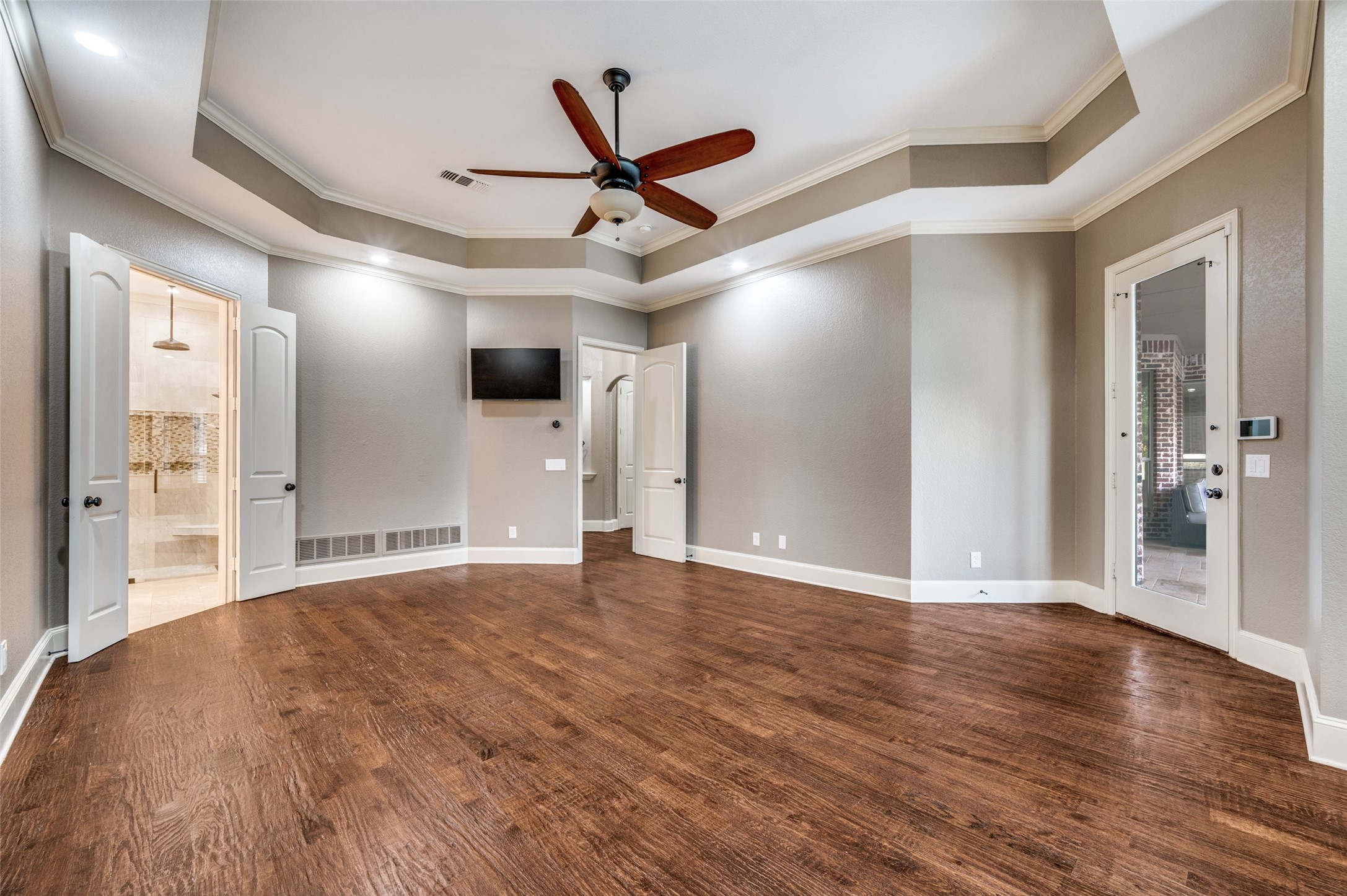 2901 LAKEVIEW Drive
