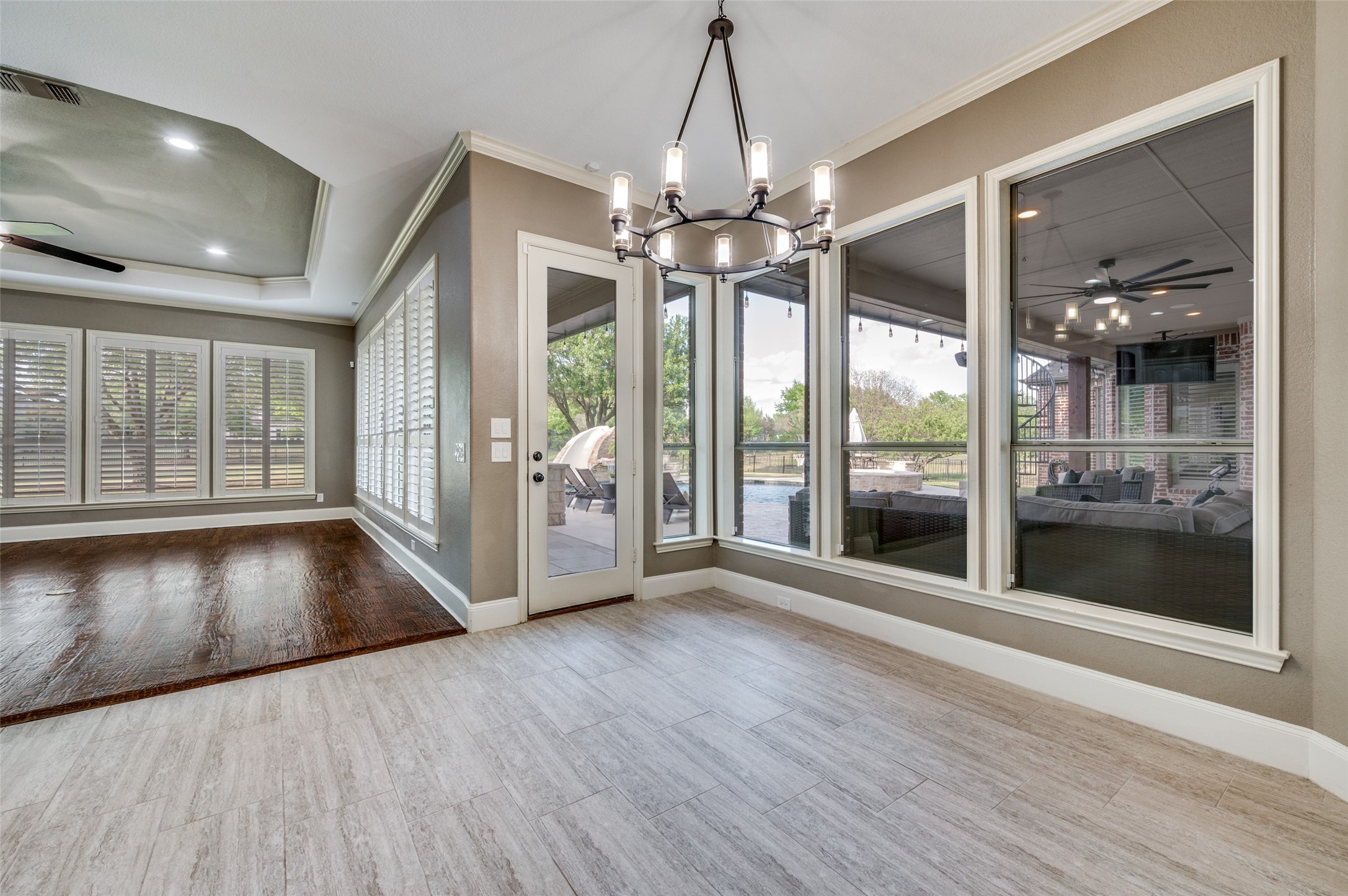 2901 LAKEVIEW Drive