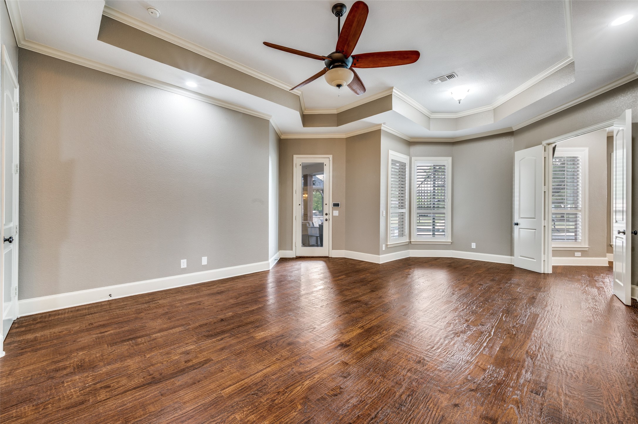 2901 LAKEVIEW Drive