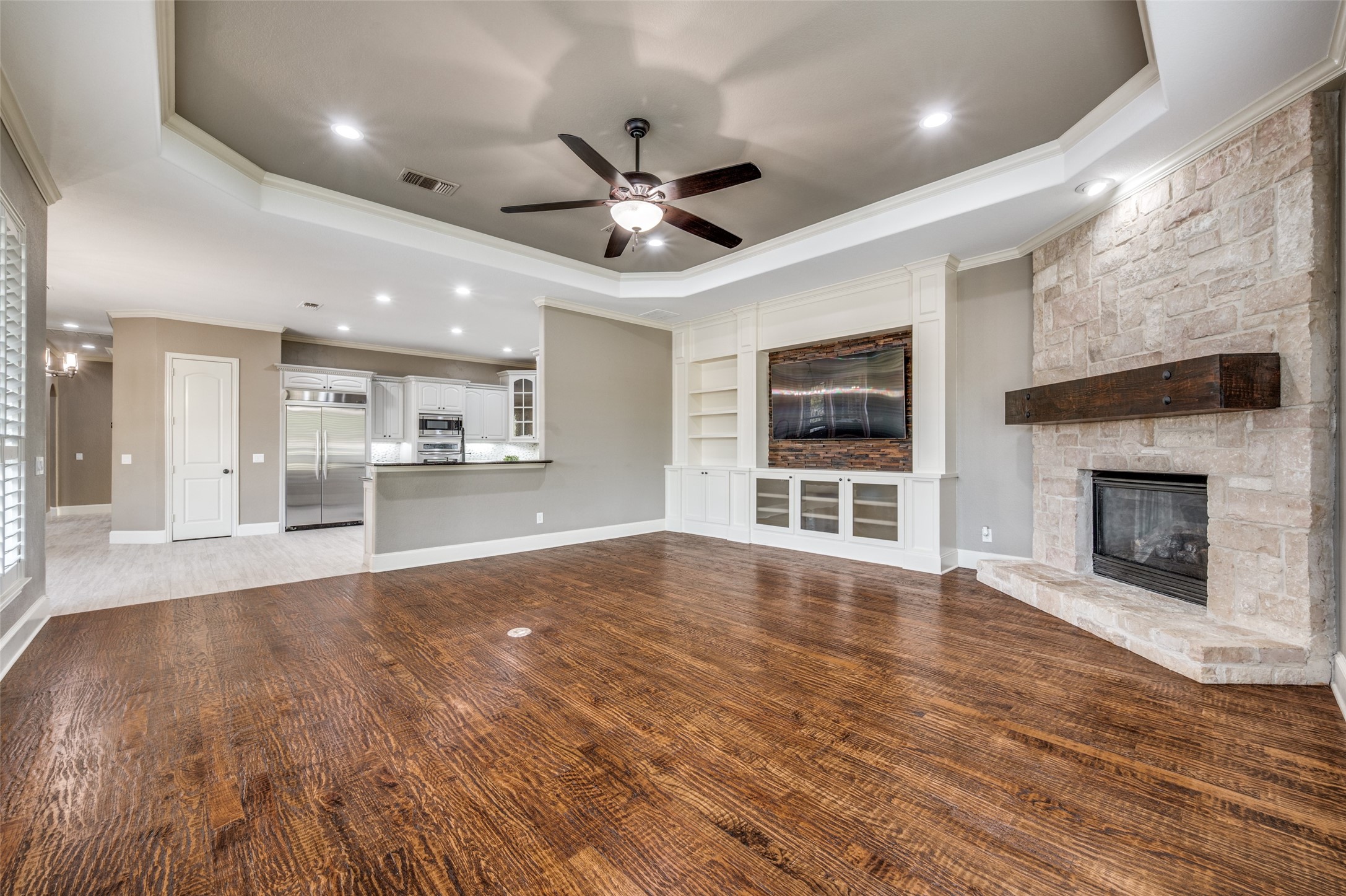 2901 LAKEVIEW Drive