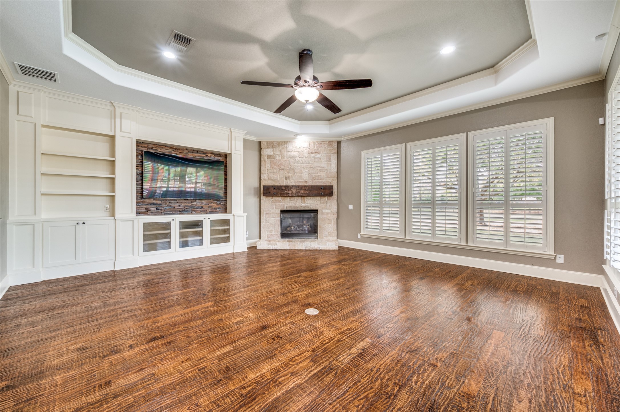 2901 LAKEVIEW Drive