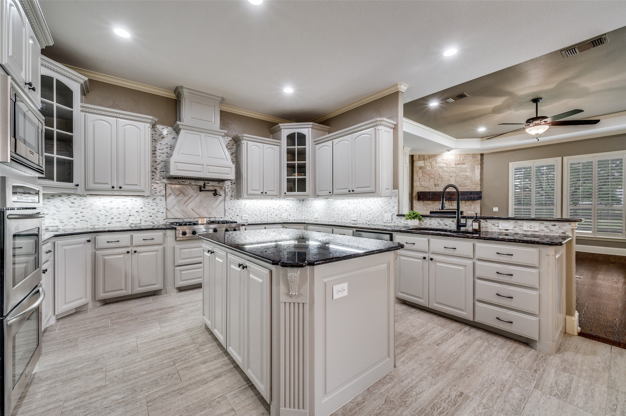 2901 LAKEVIEW Drive