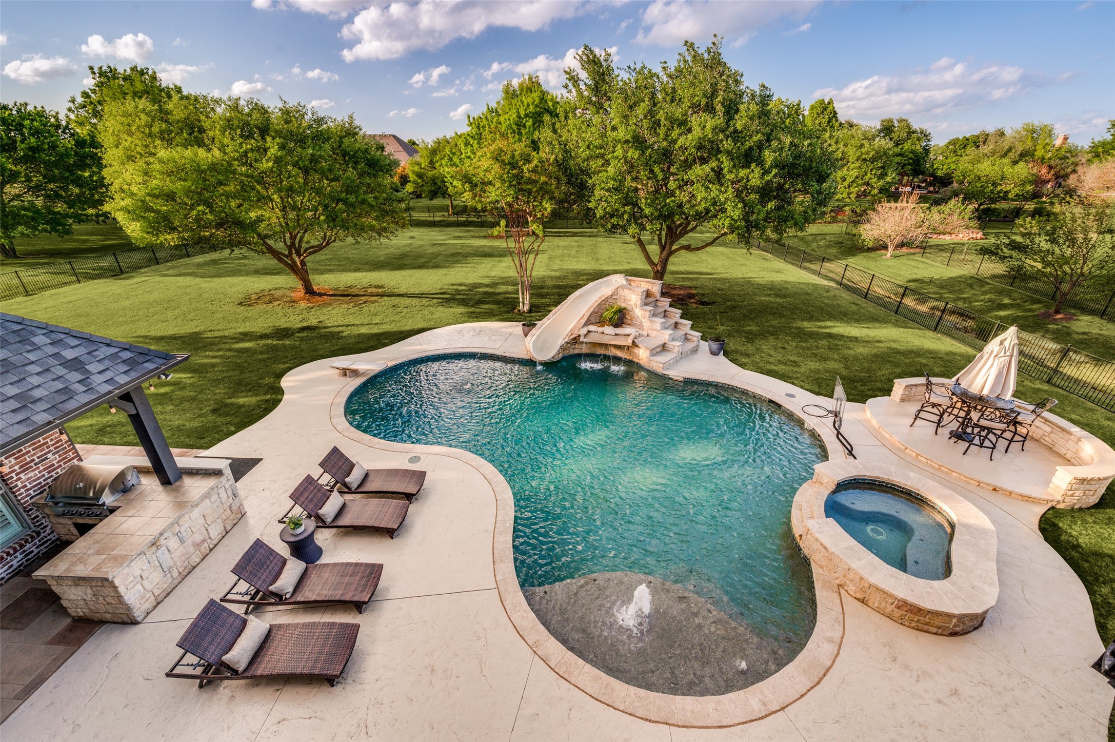 2901 LAKEVIEW Drive