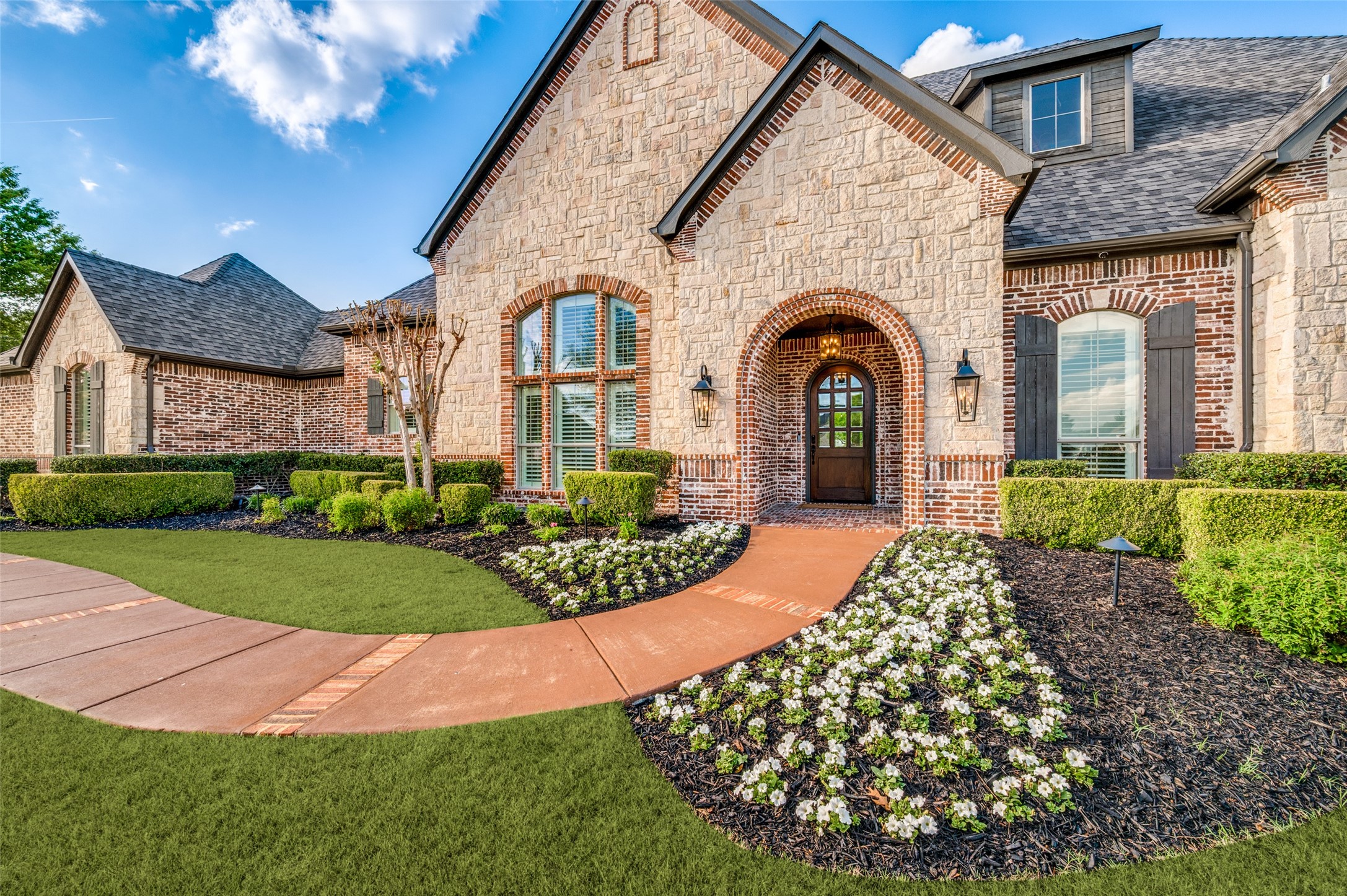 2901 LAKEVIEW Drive