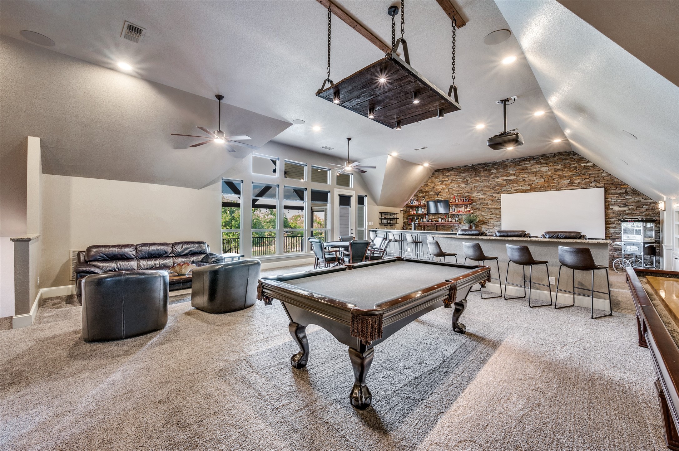 2901 LAKEVIEW Drive