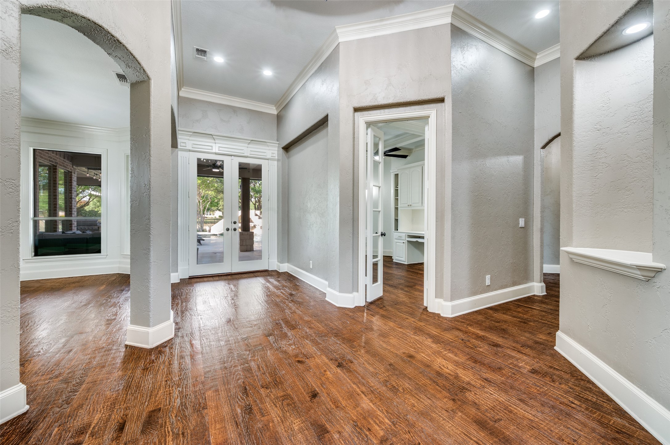 2901 LAKEVIEW Drive