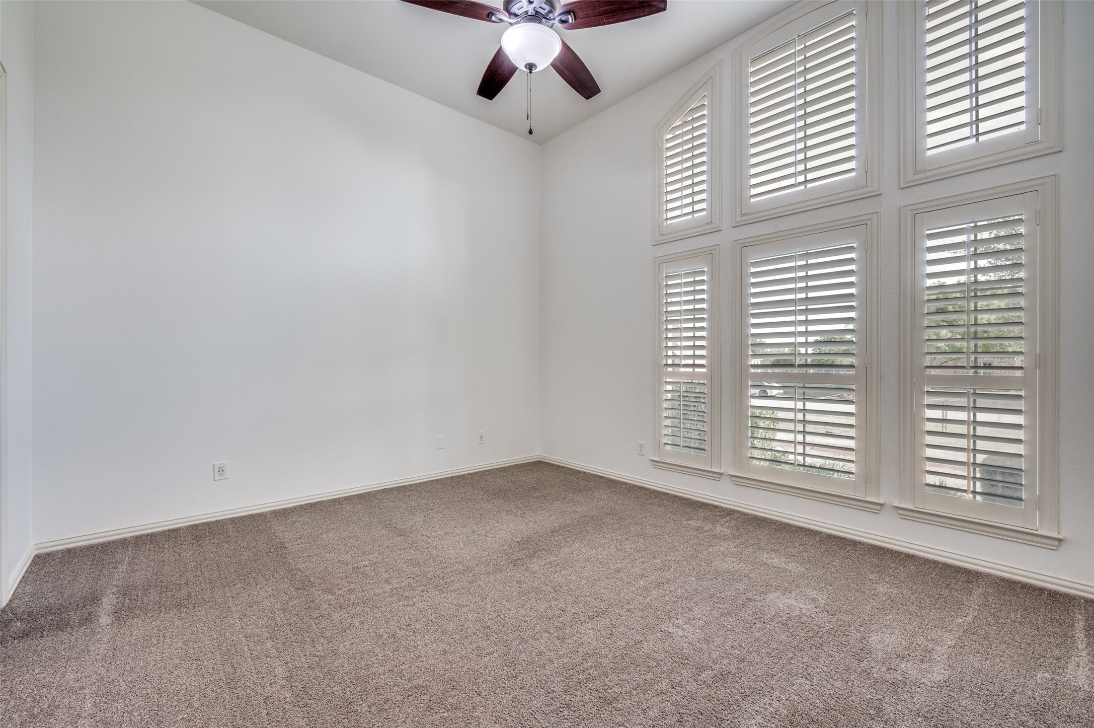 2901 LAKEVIEW Drive