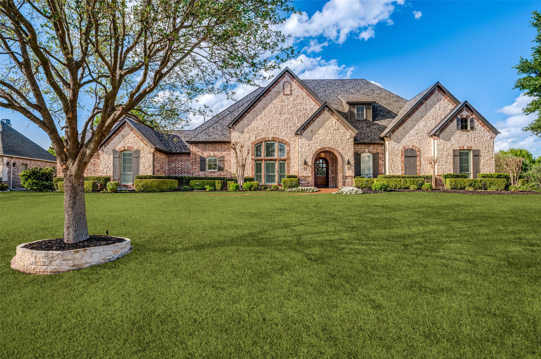 2901 LAKEVIEW Drive