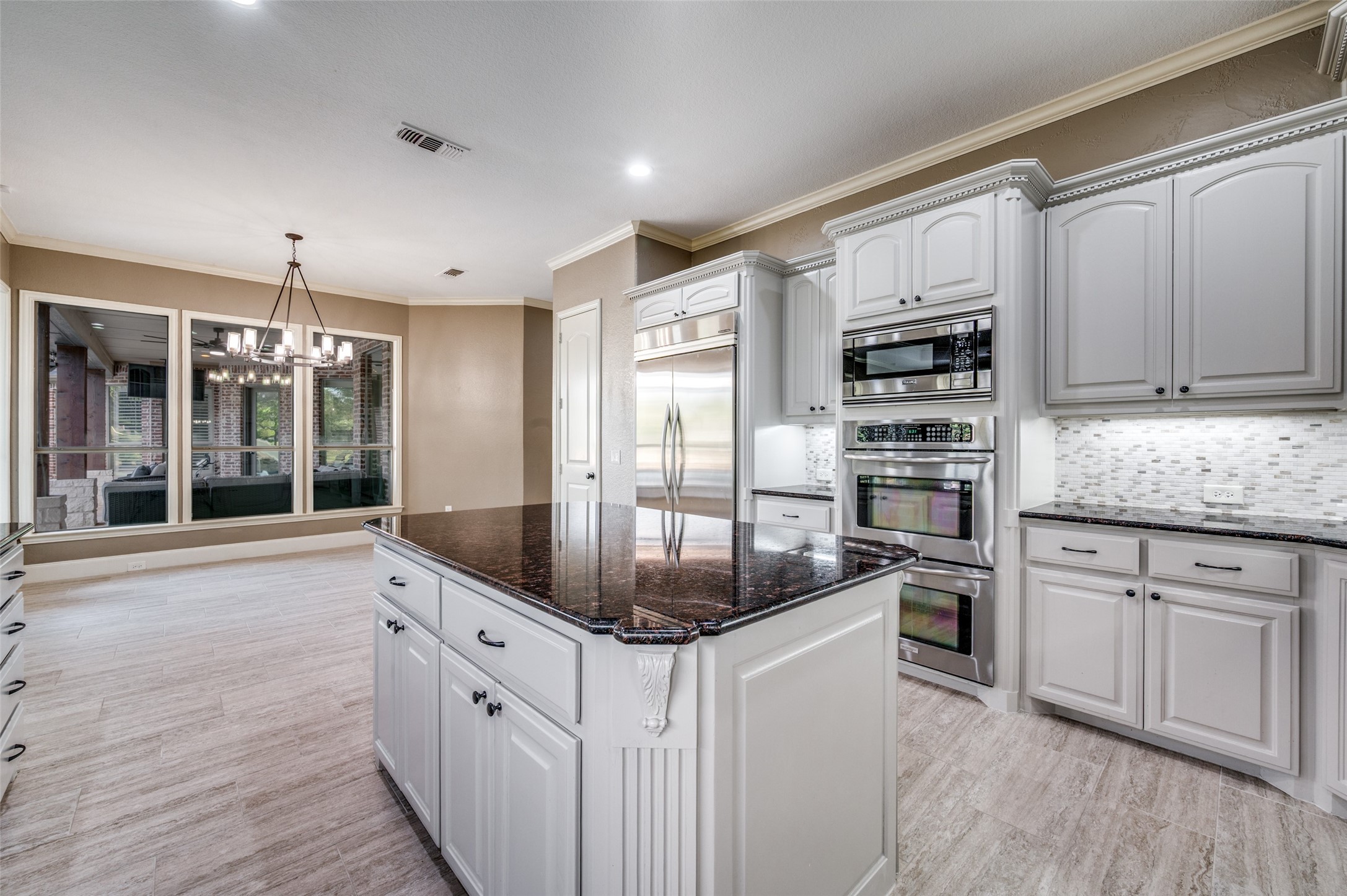 2901 LAKEVIEW Drive