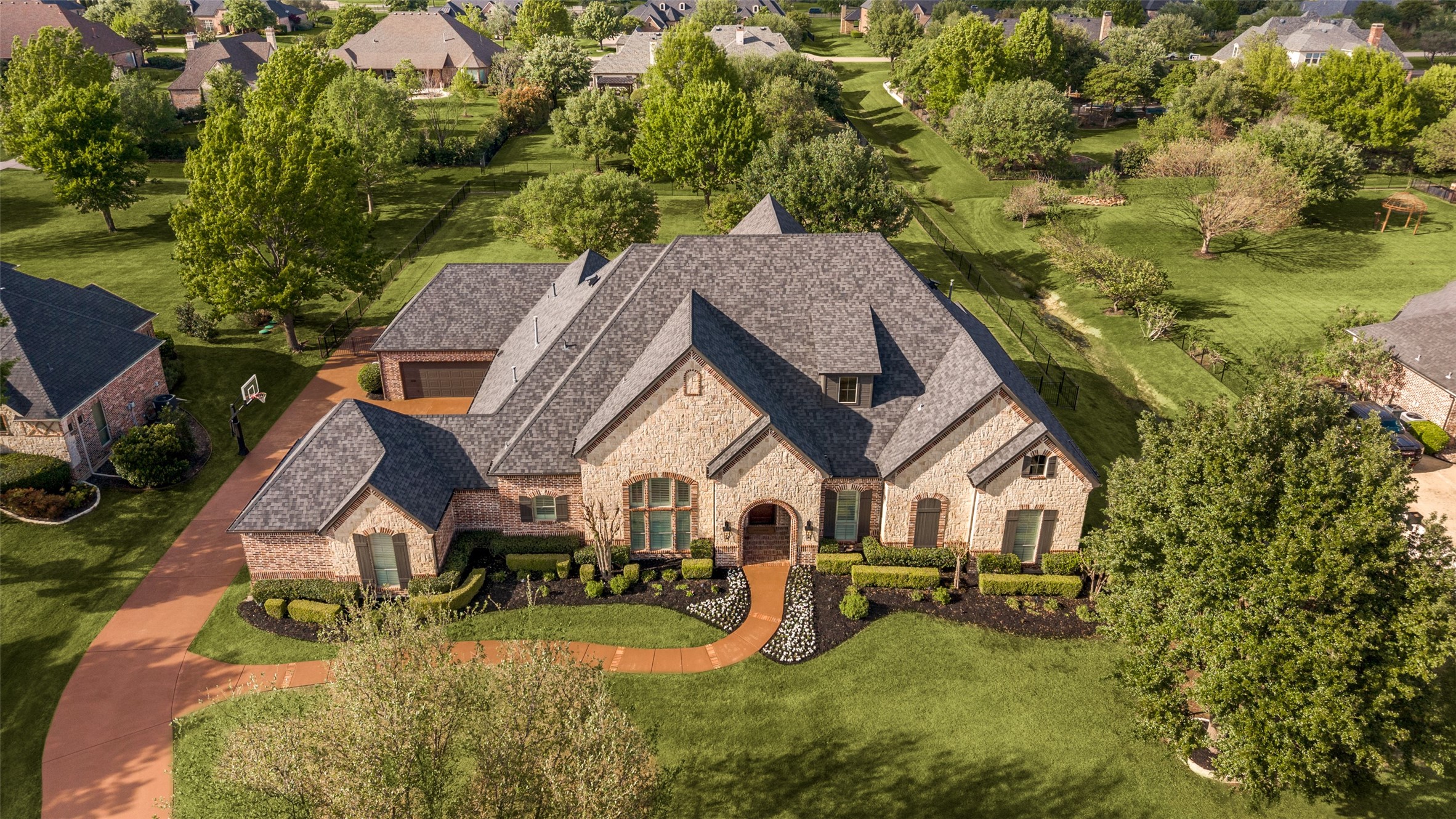 2901 LAKEVIEW Drive