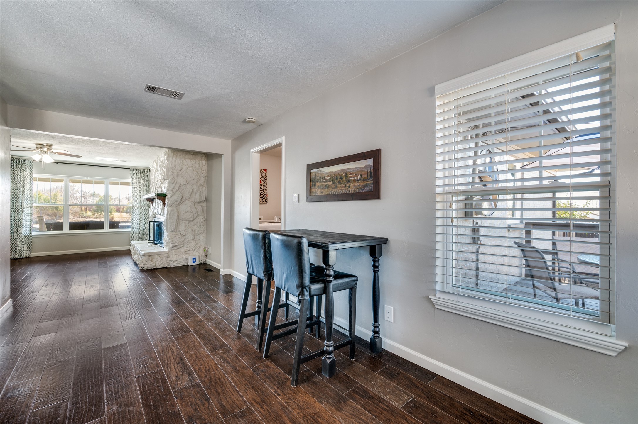305 E 3RD Street