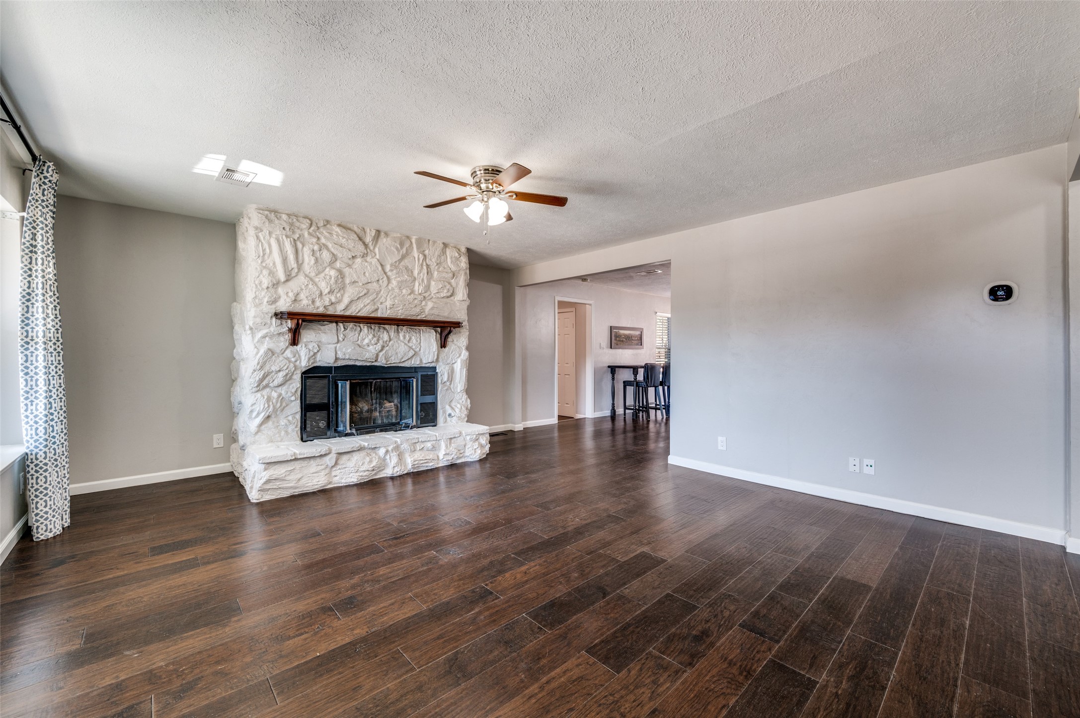 305 E 3RD Street