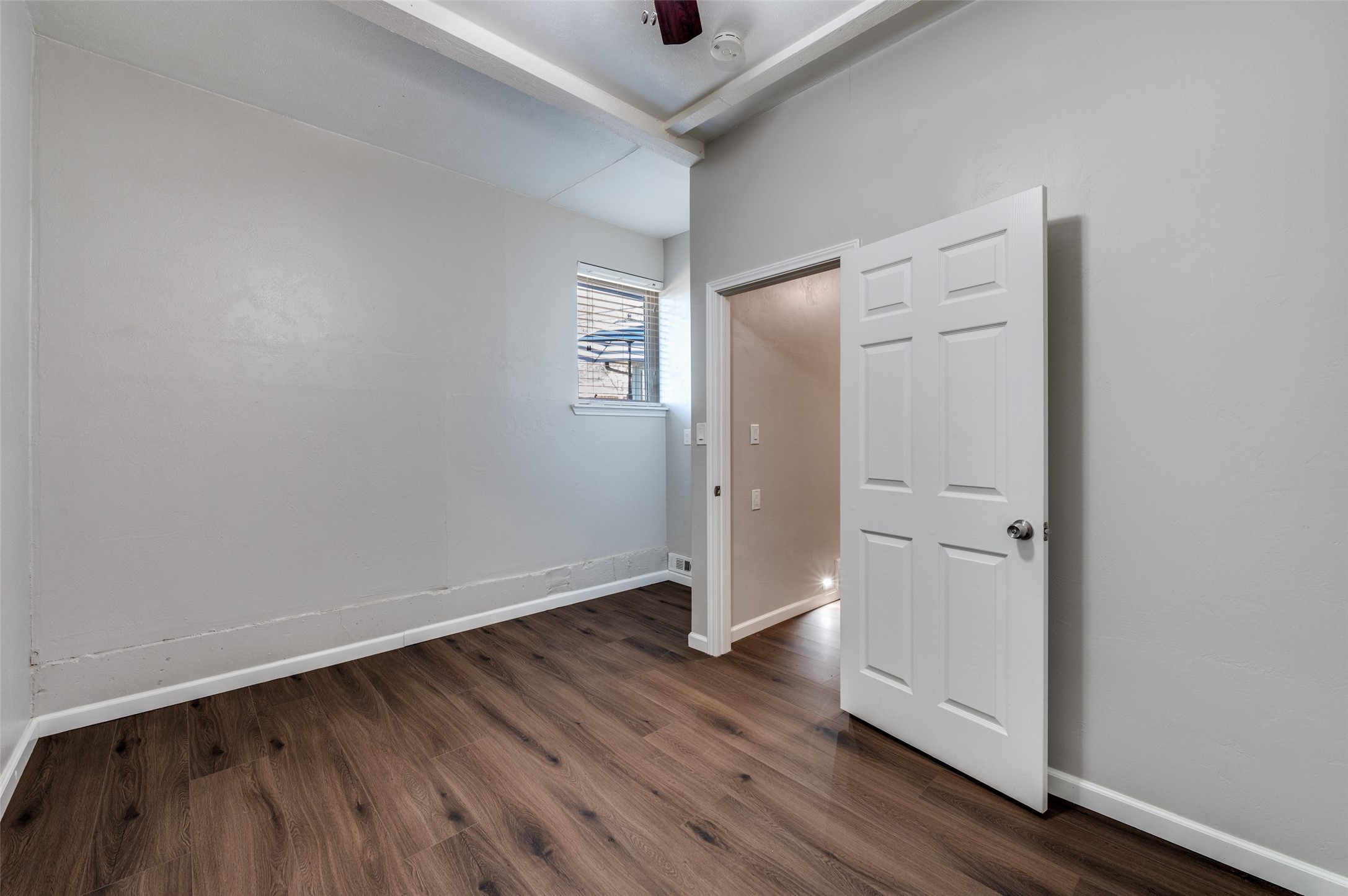 305 E 3RD Street