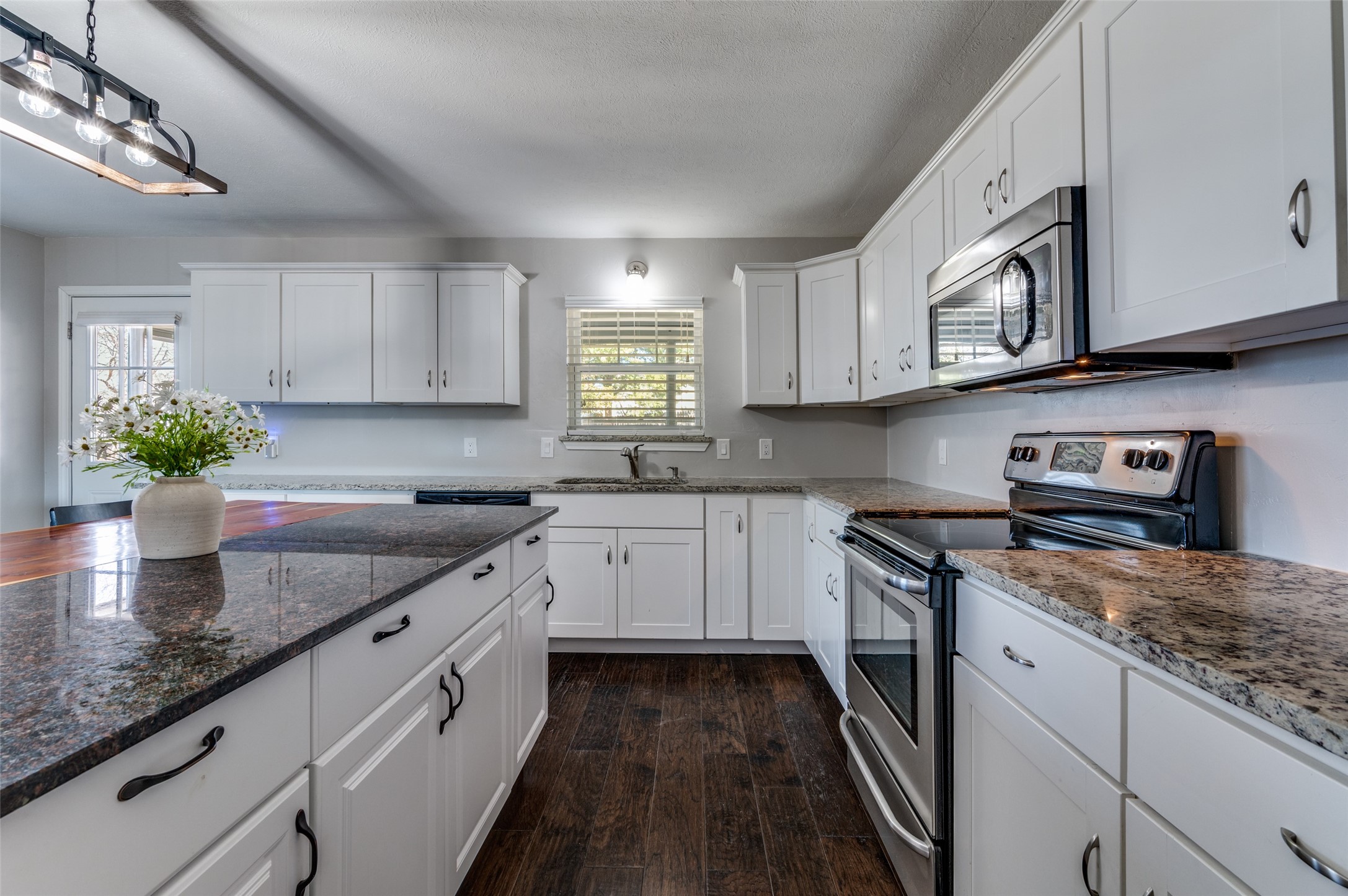 305 E 3RD Street