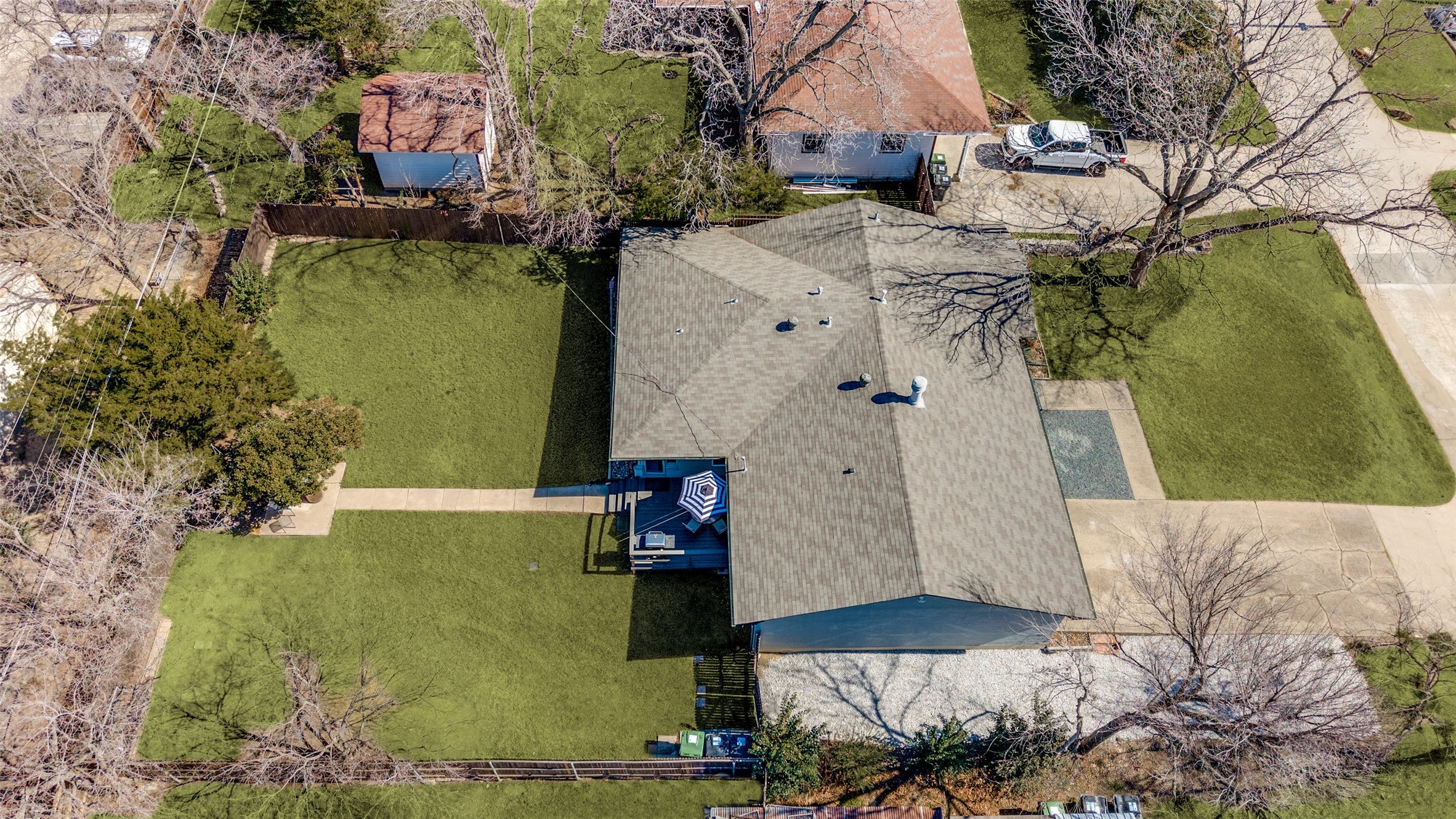 305 E 3RD Street