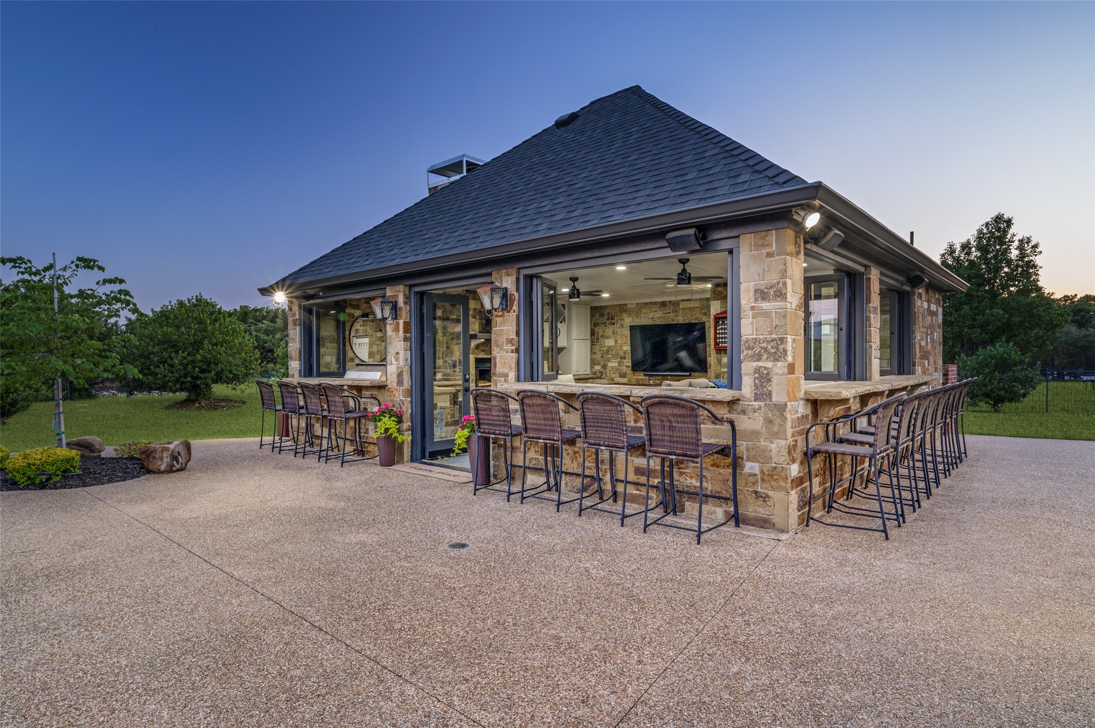 2860 CREEK VIEW Court