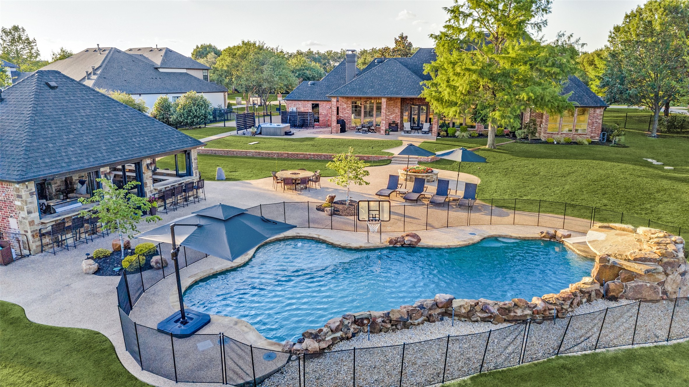 2860 CREEK VIEW Court