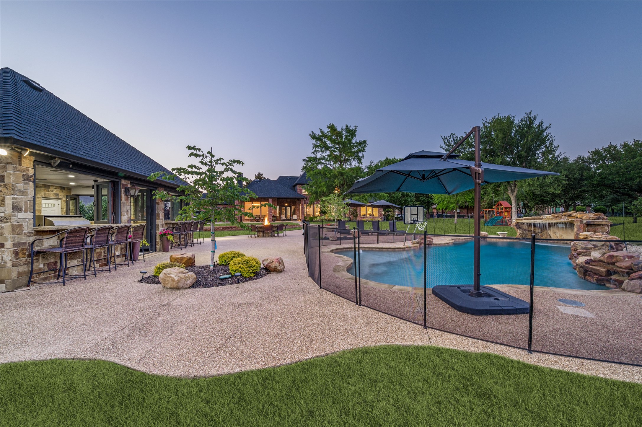 2860 CREEK VIEW Court