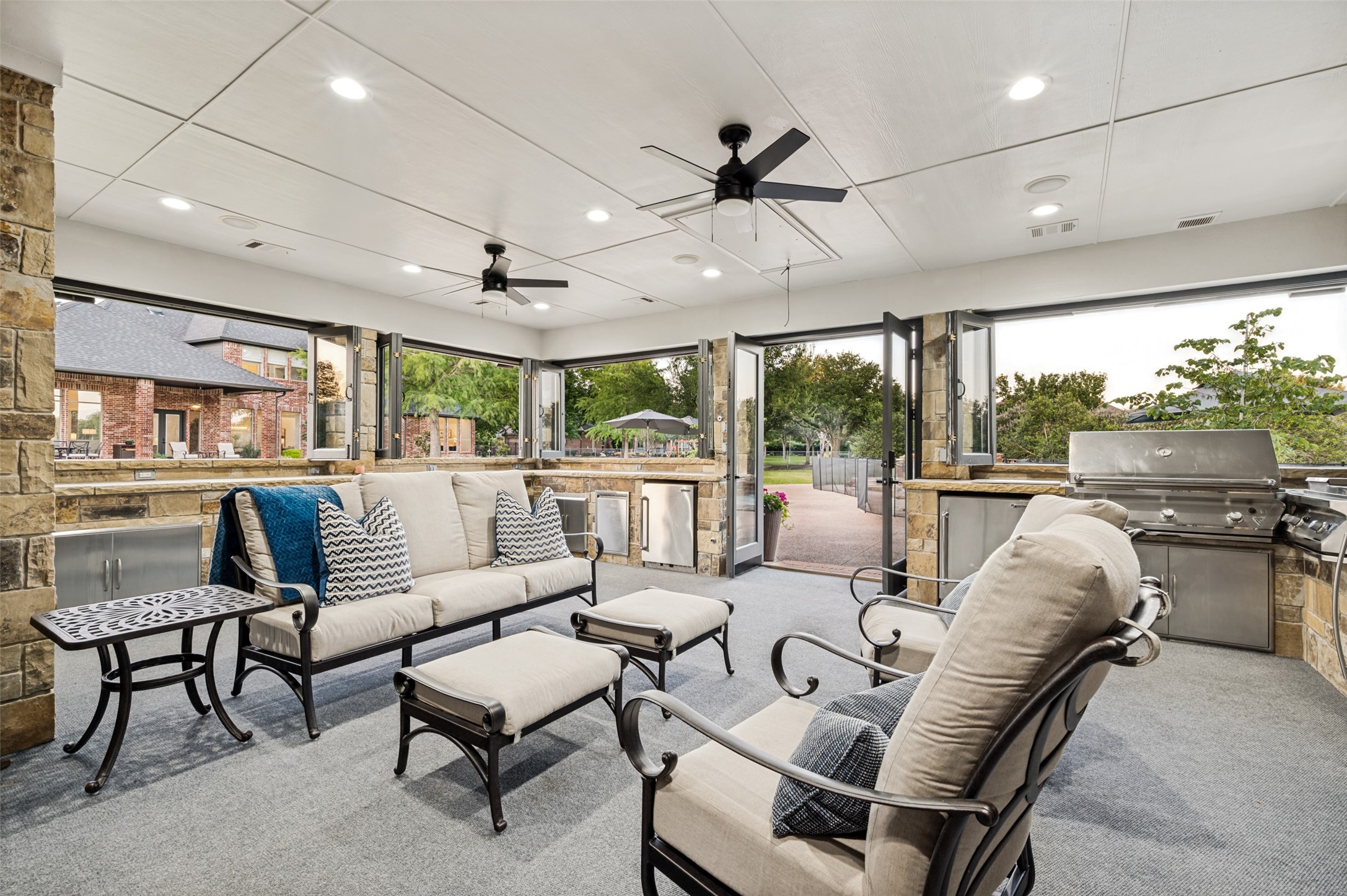 2860 CREEK VIEW Court
