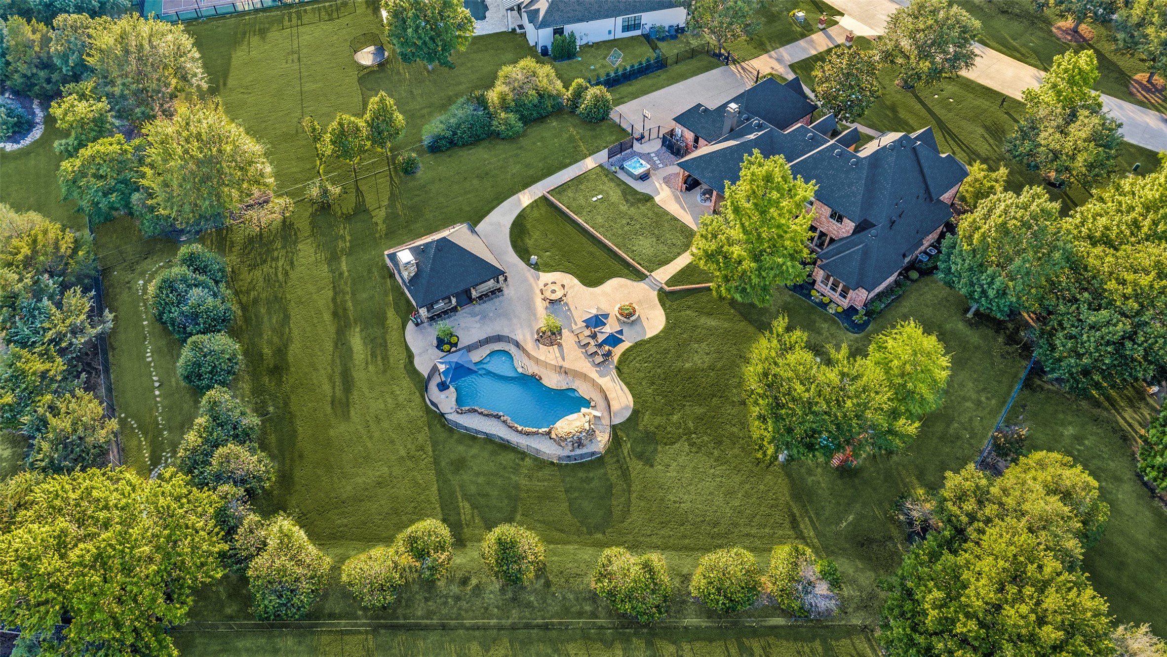 2860 CREEK VIEW Court