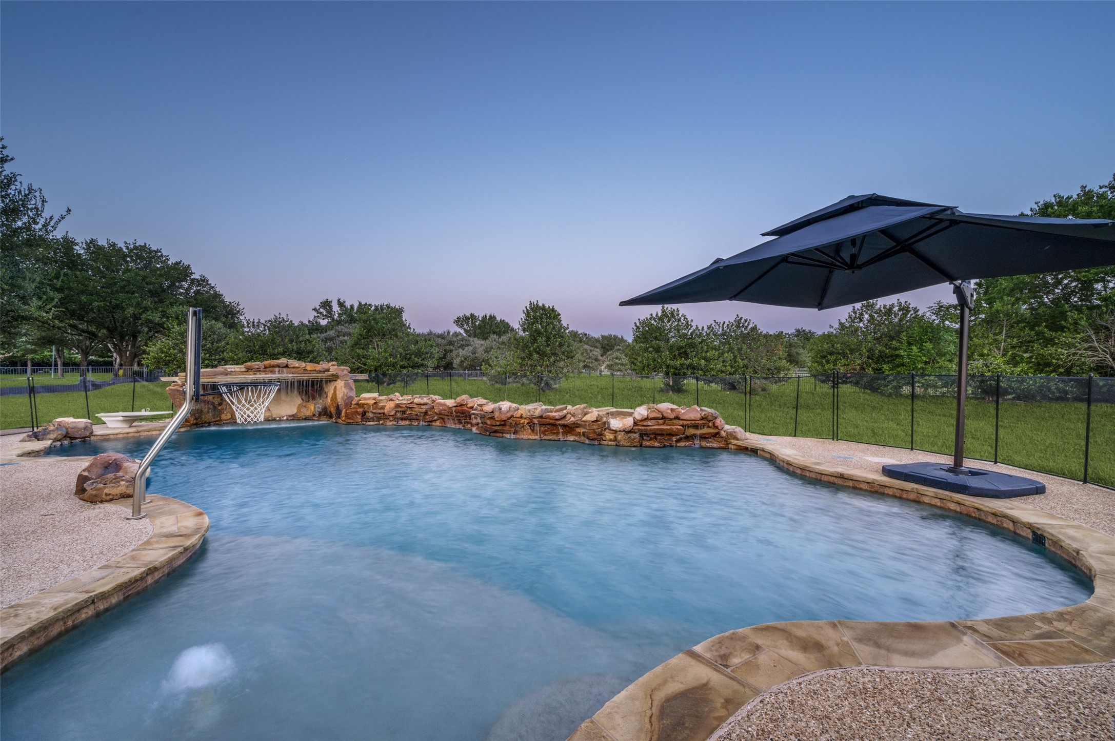 2860 CREEK VIEW Court